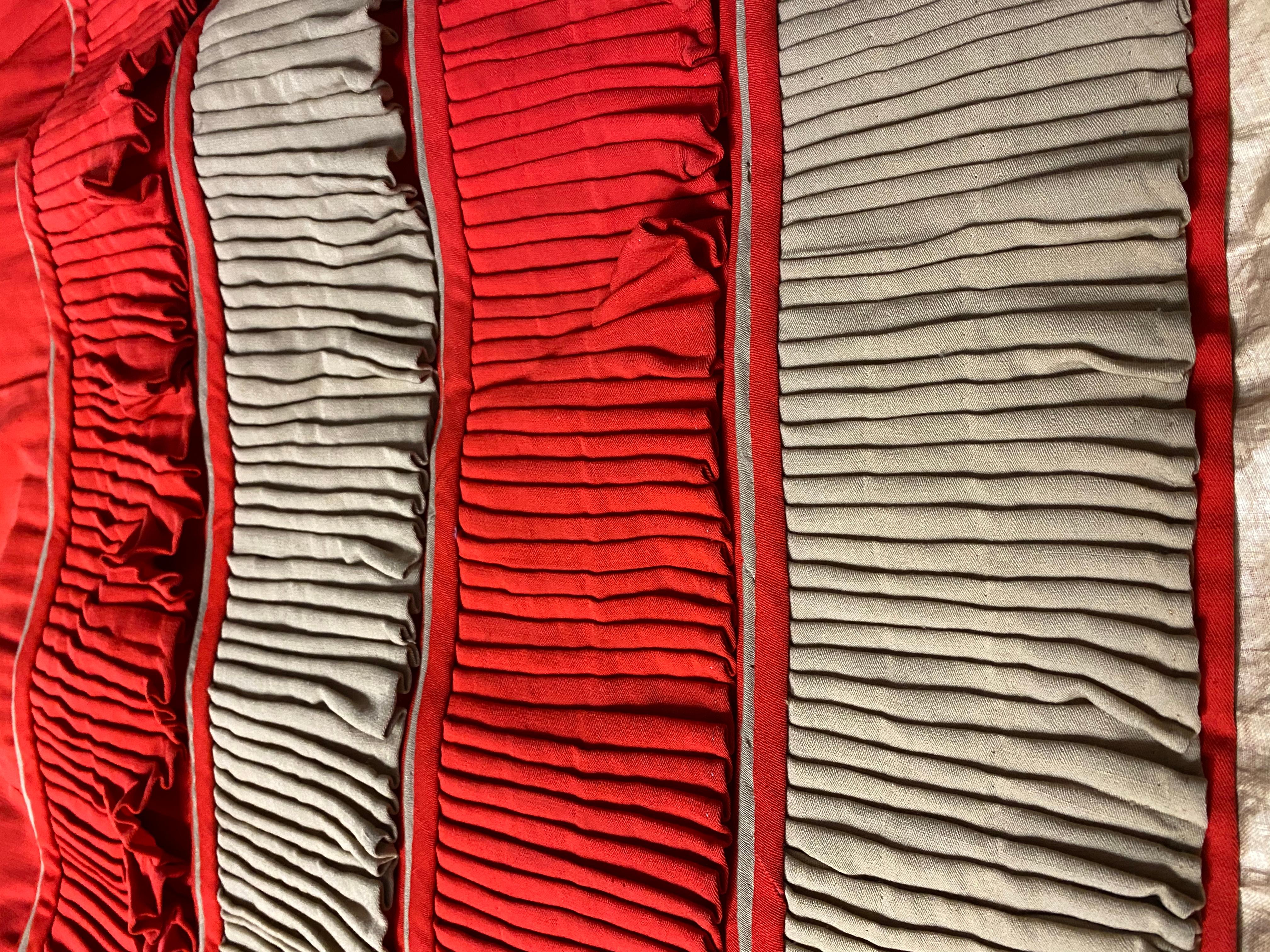 Un abito storico da circo, fantasia o commemorativo in Scarlet Challis USA Circa 1890 in vendita 8