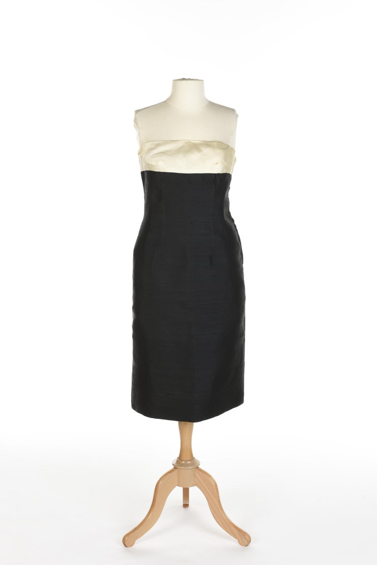 Un set da sera Hubert de Givenchy in seta crema e nera Circa 1965