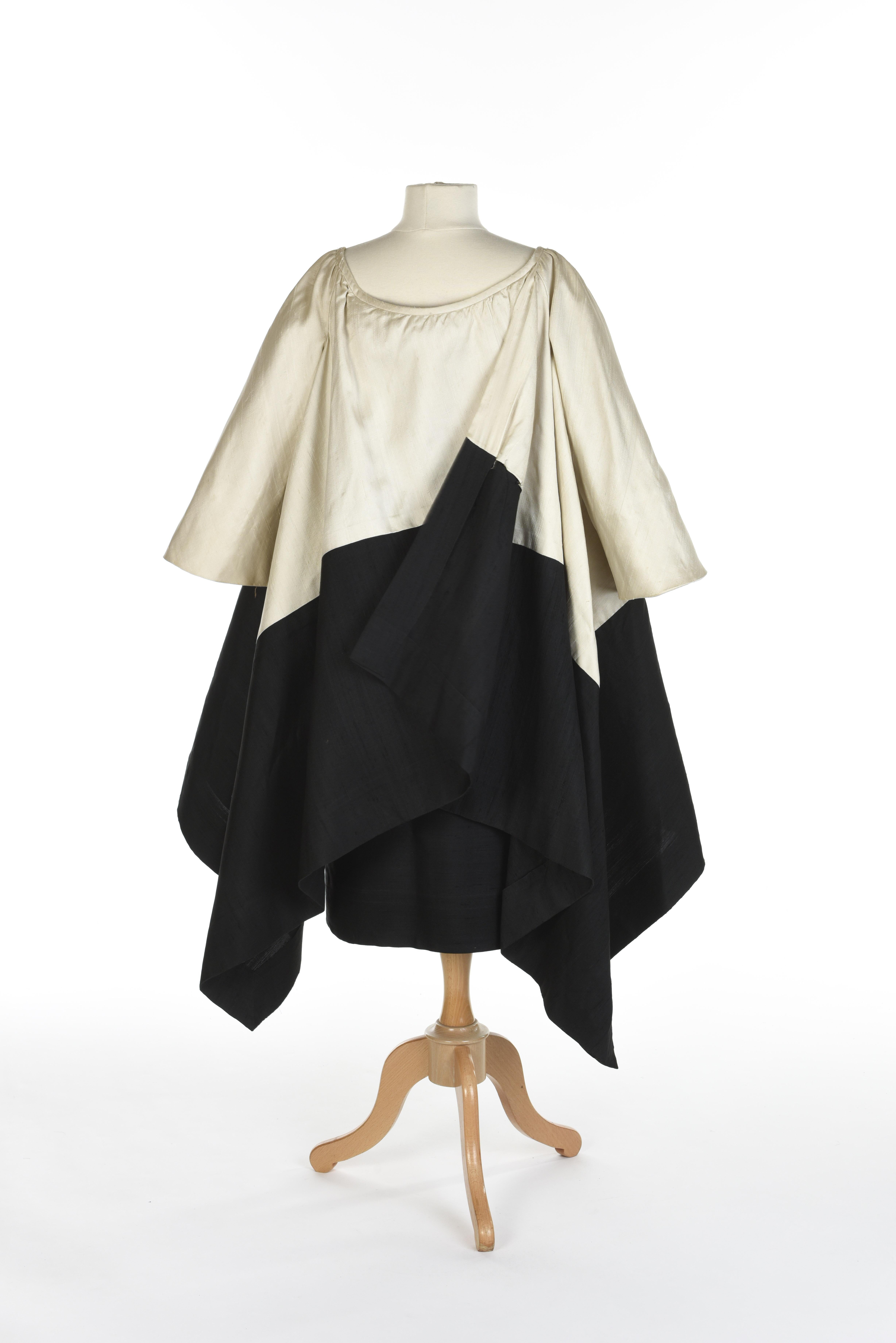 Ensemble de soirée Hubert de Givenchy Couture française en soie crème et noire Circa 1965 Bon état - En vente à Toulon, FR