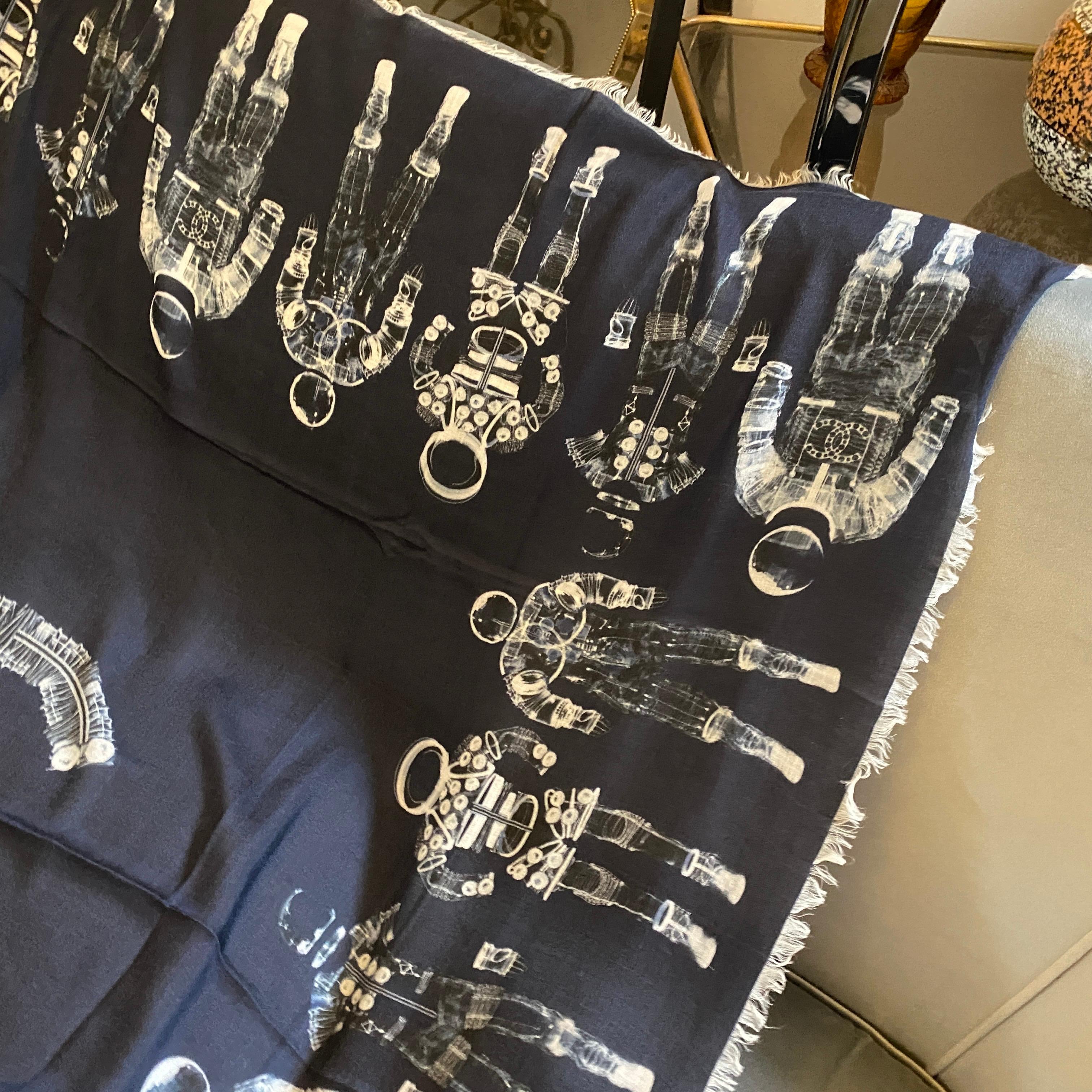 An Huge 2017 Blau Kaschmir Astronaut Schal von Chanel 2
