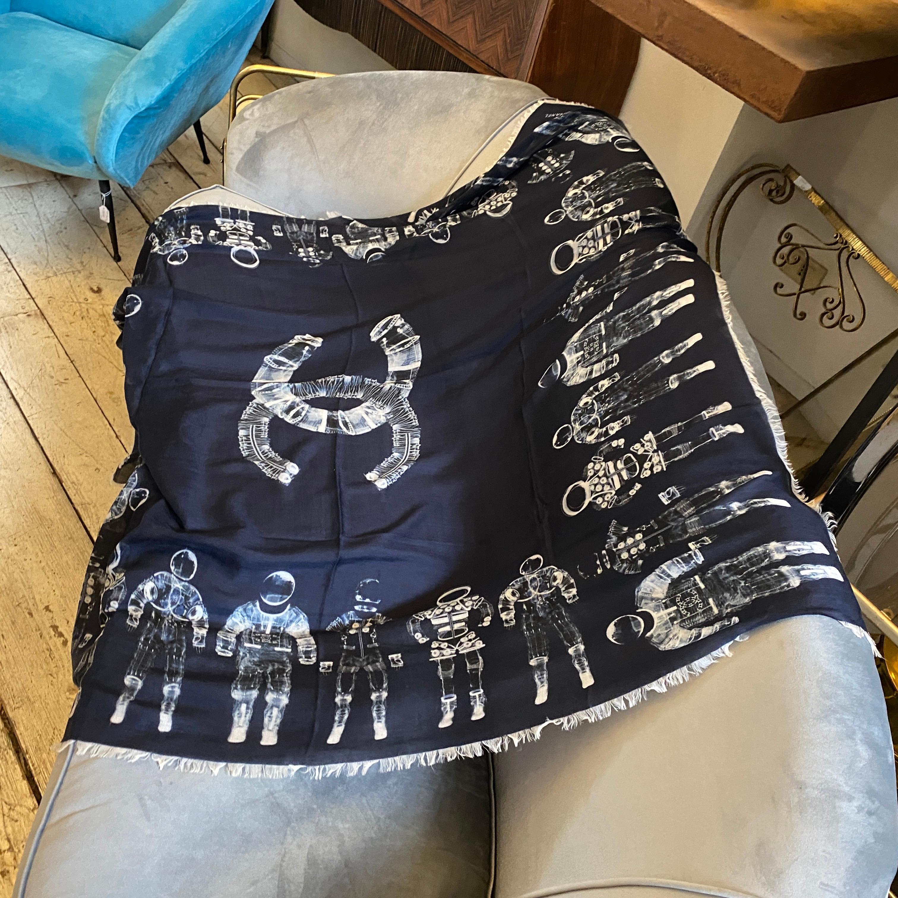 An Huge 2017 Blau Kaschmir Astronaut Schal von Chanel 3