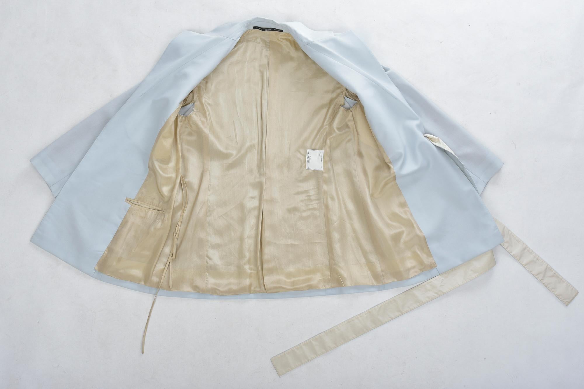 Gris Costume pantalon de smoking bleu glace de Gianfranco Ferre - Italie, circa 1995 - 2000 en vente