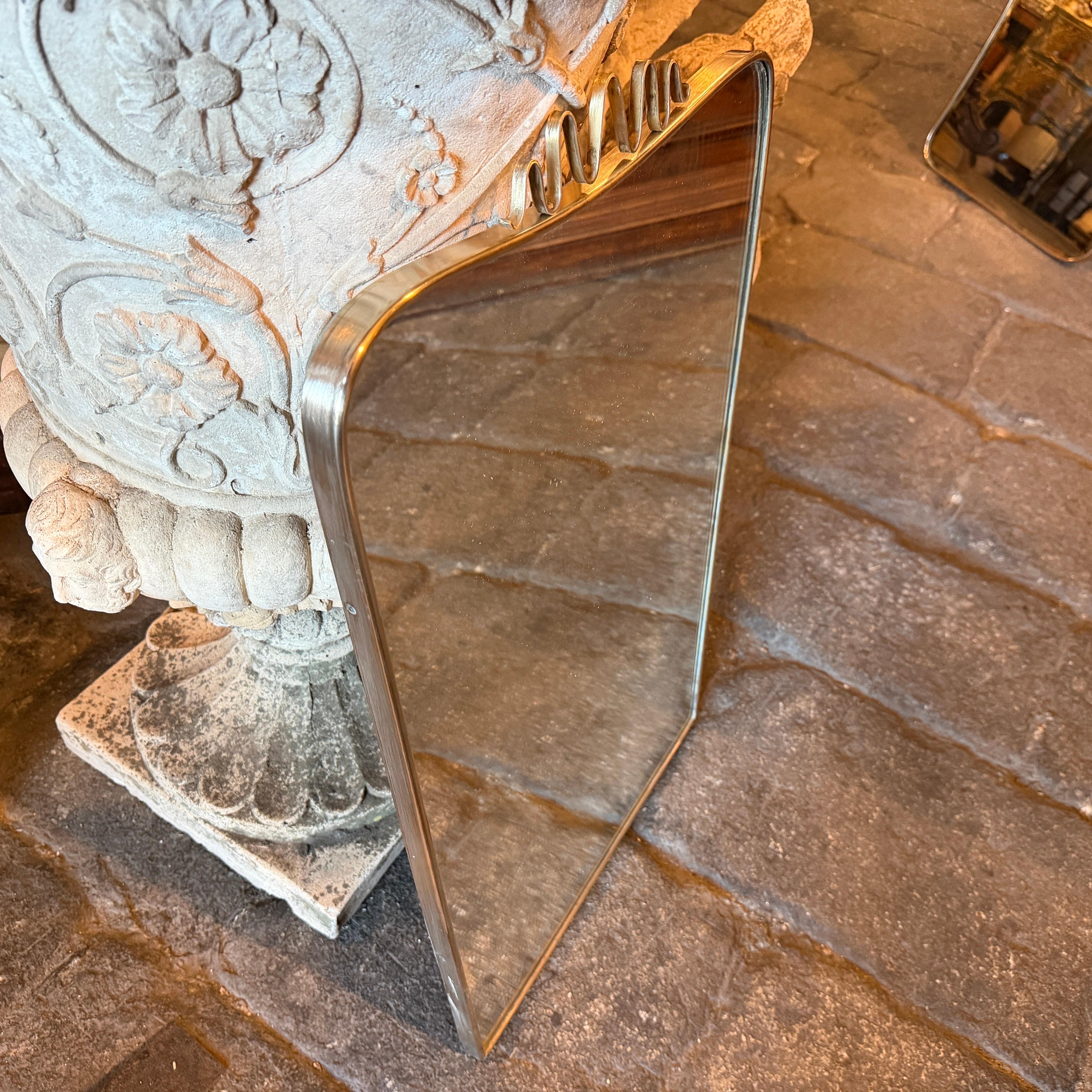 An Iconic 1950s Gio Ponti Mid-Century Modern Brass Italian Wall Mirror In Excellent Condition For Sale In Aci Castello, IT