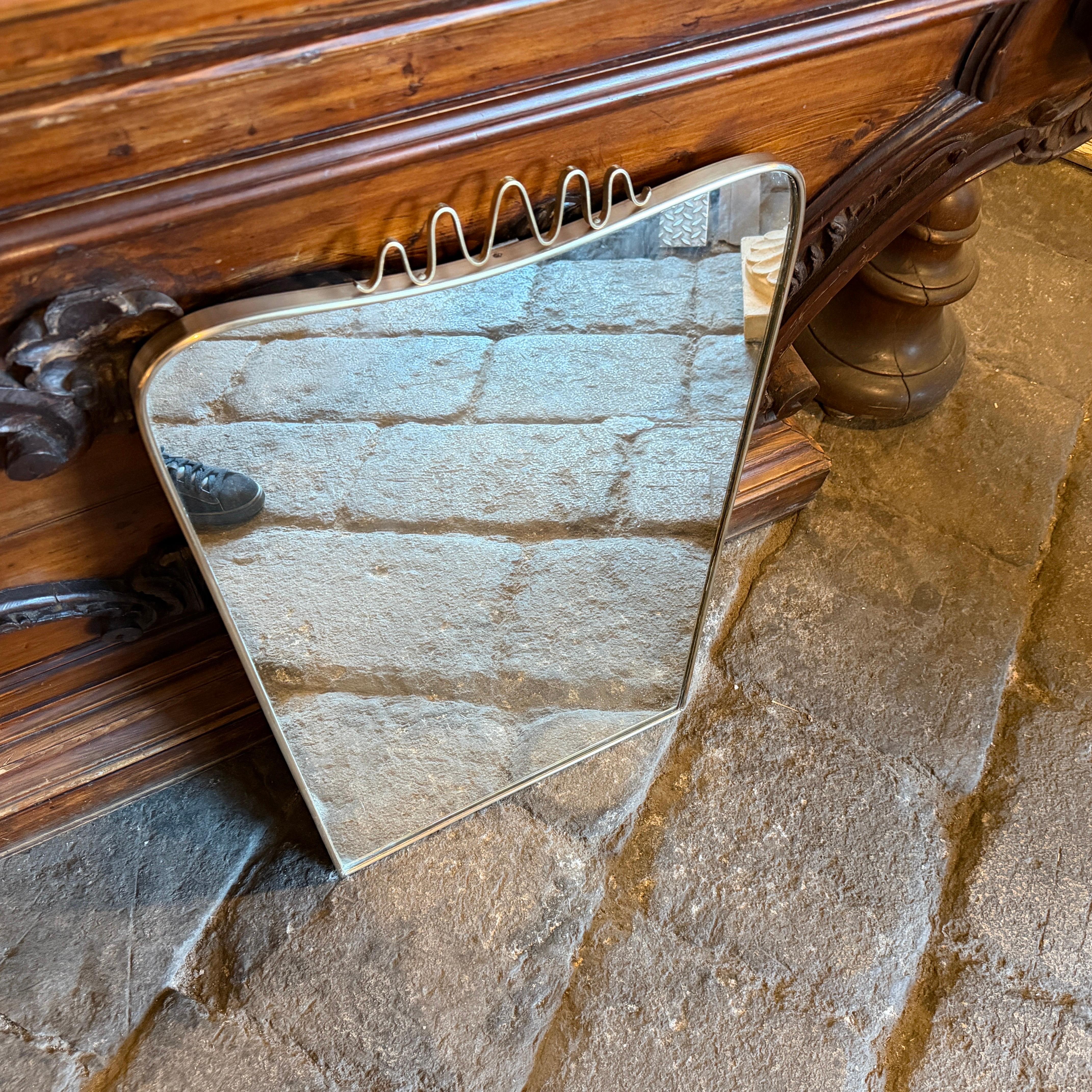 An Iconic 1950s Gio Ponti Mid-Century Modern Brass Italian Wall Mirror For Sale 1