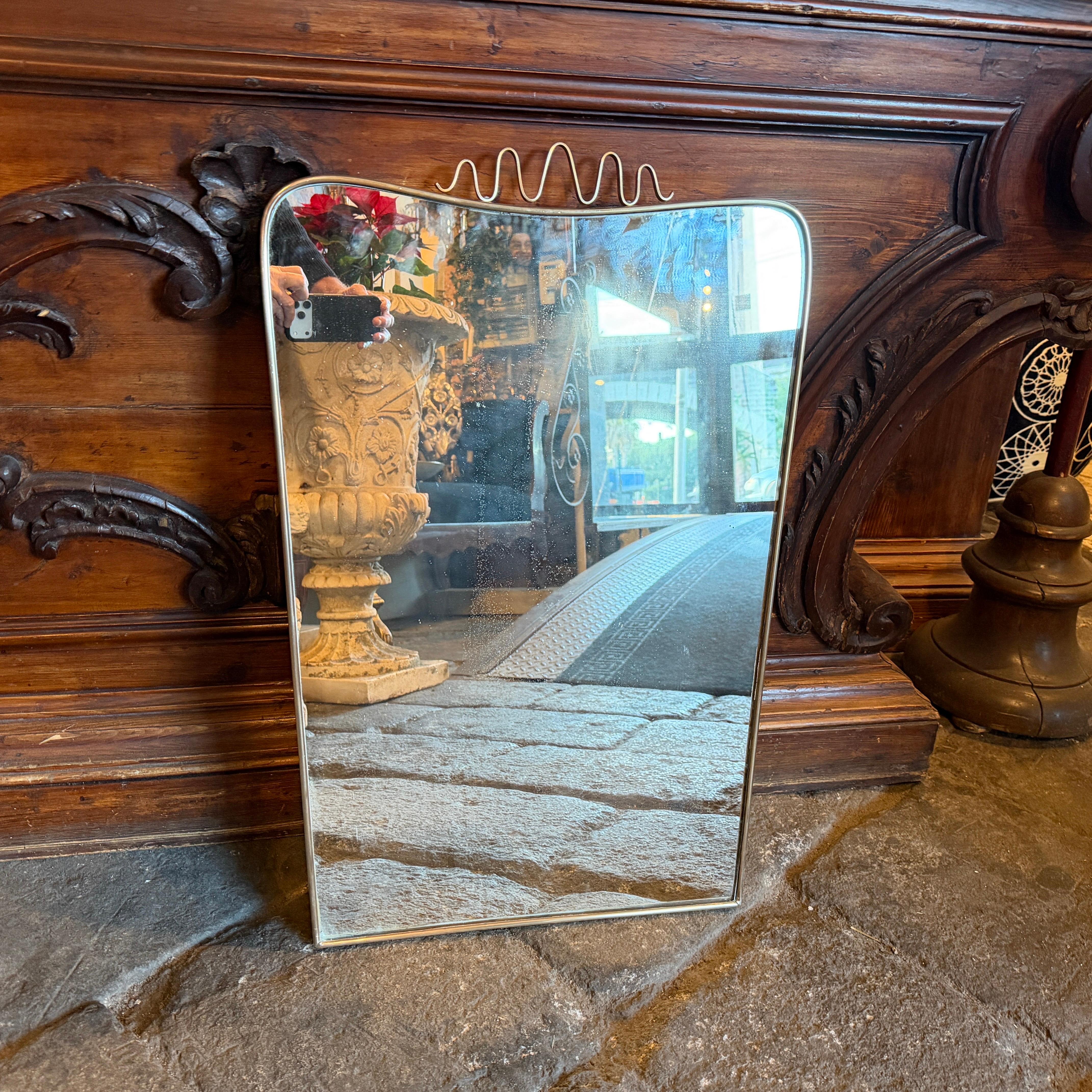 An Iconic 1950s Gio Ponti Mid-Century Modern Brass Italian Wall Mirror For Sale 2