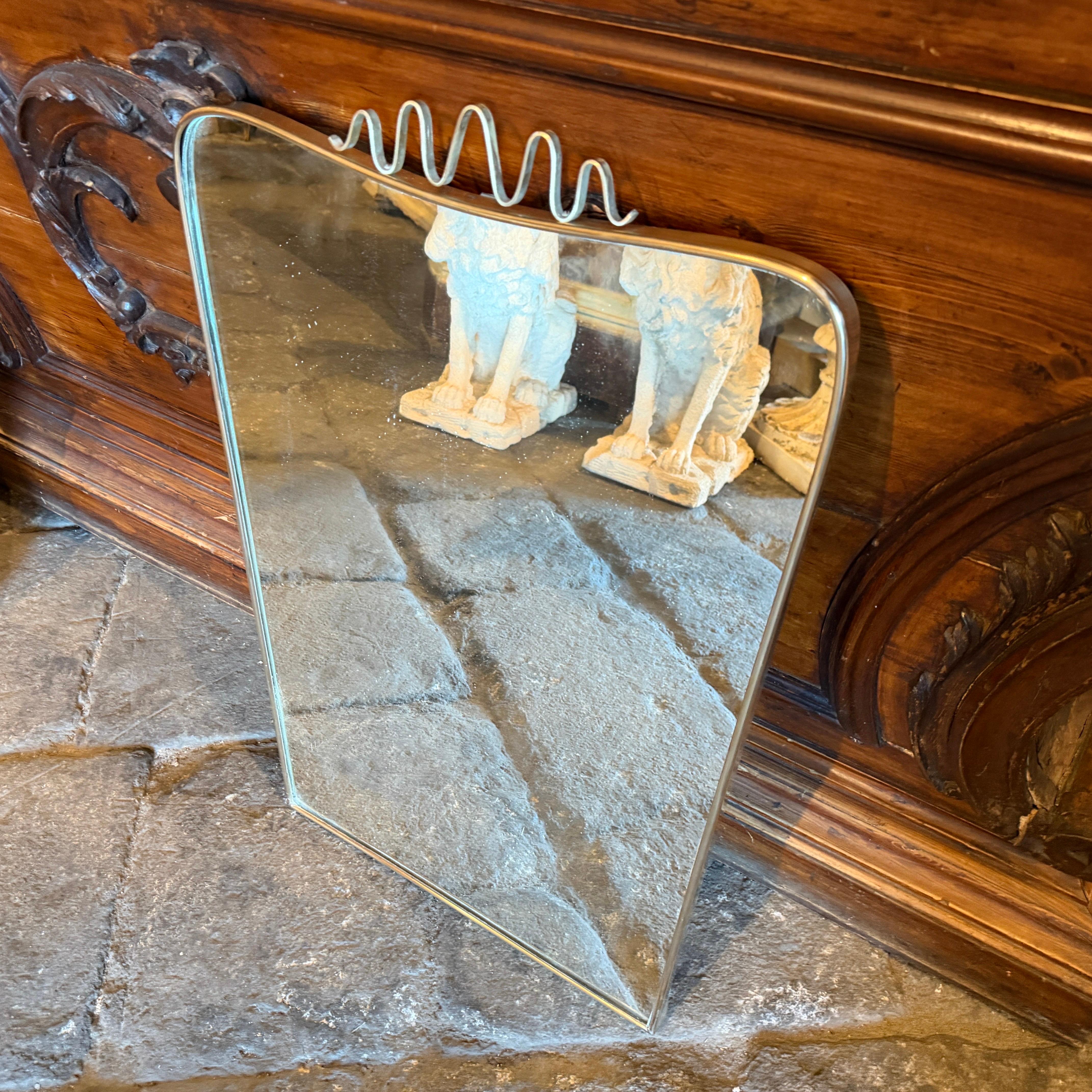 An Iconic 1950s Gio Ponti Mid-Century Modern Brass Italian Wall Mirror For Sale 3