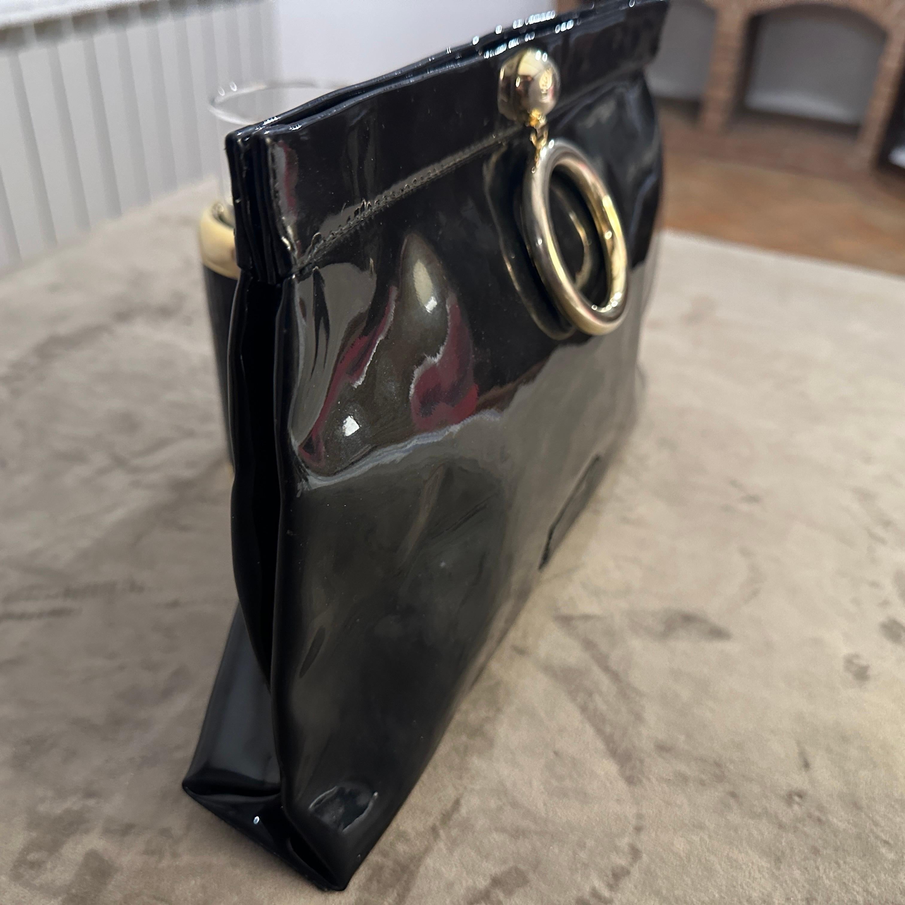 An Iconic 1980s Franco Moschino Blue Plastic and Brass Hand Bag In Excellent Condition For Sale In Aci Castello, IT
