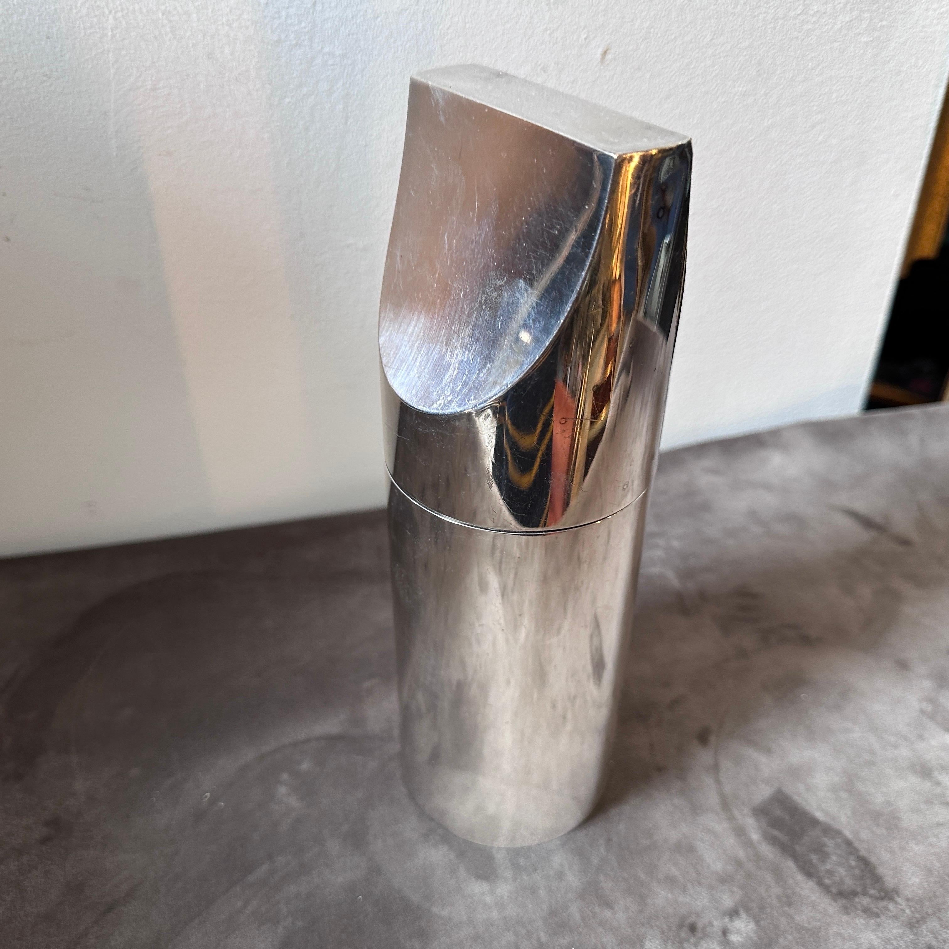 An iconic silver plated shaker designed by Lino Sabattini in the Eighties, it's marked Sabattini Argenteria on the bottom and it's in good conditions overall with normal signs of use and age. This Shaker is a notable example of design from the