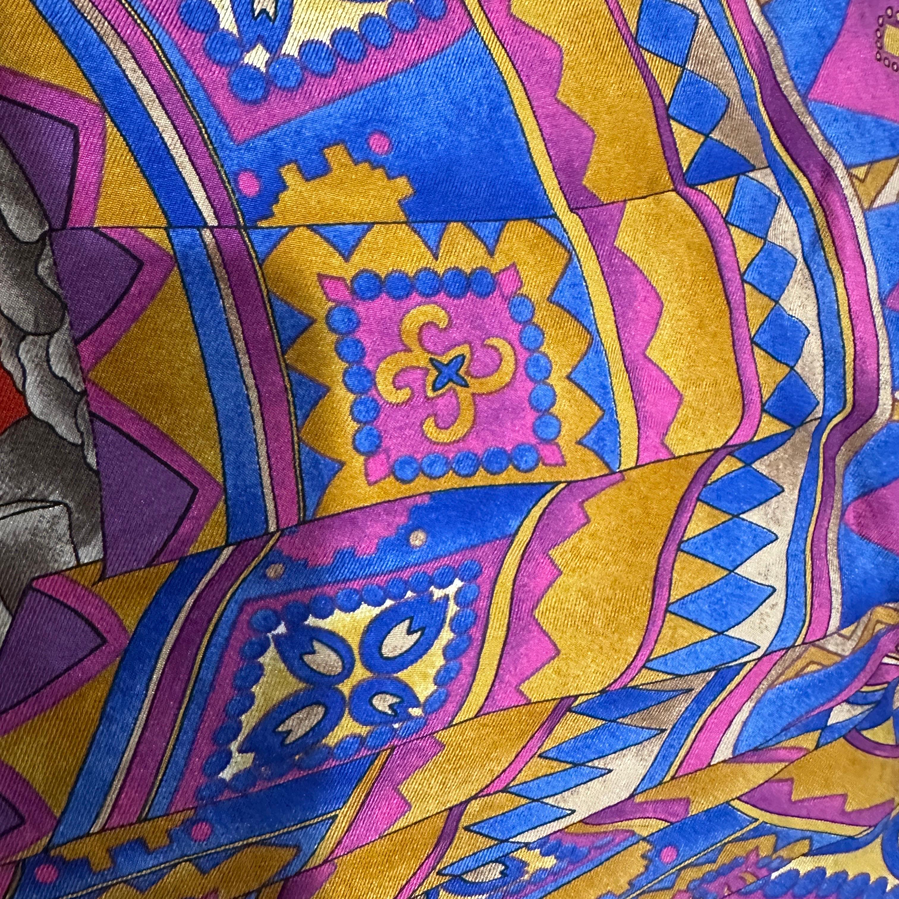 Ein ikonisches orientalisches Seidenfoulard von Salvatore Ferragamo aus den 1980er Jahren im Zustand „Hervorragend“ im Angebot in Aci Castello, IT