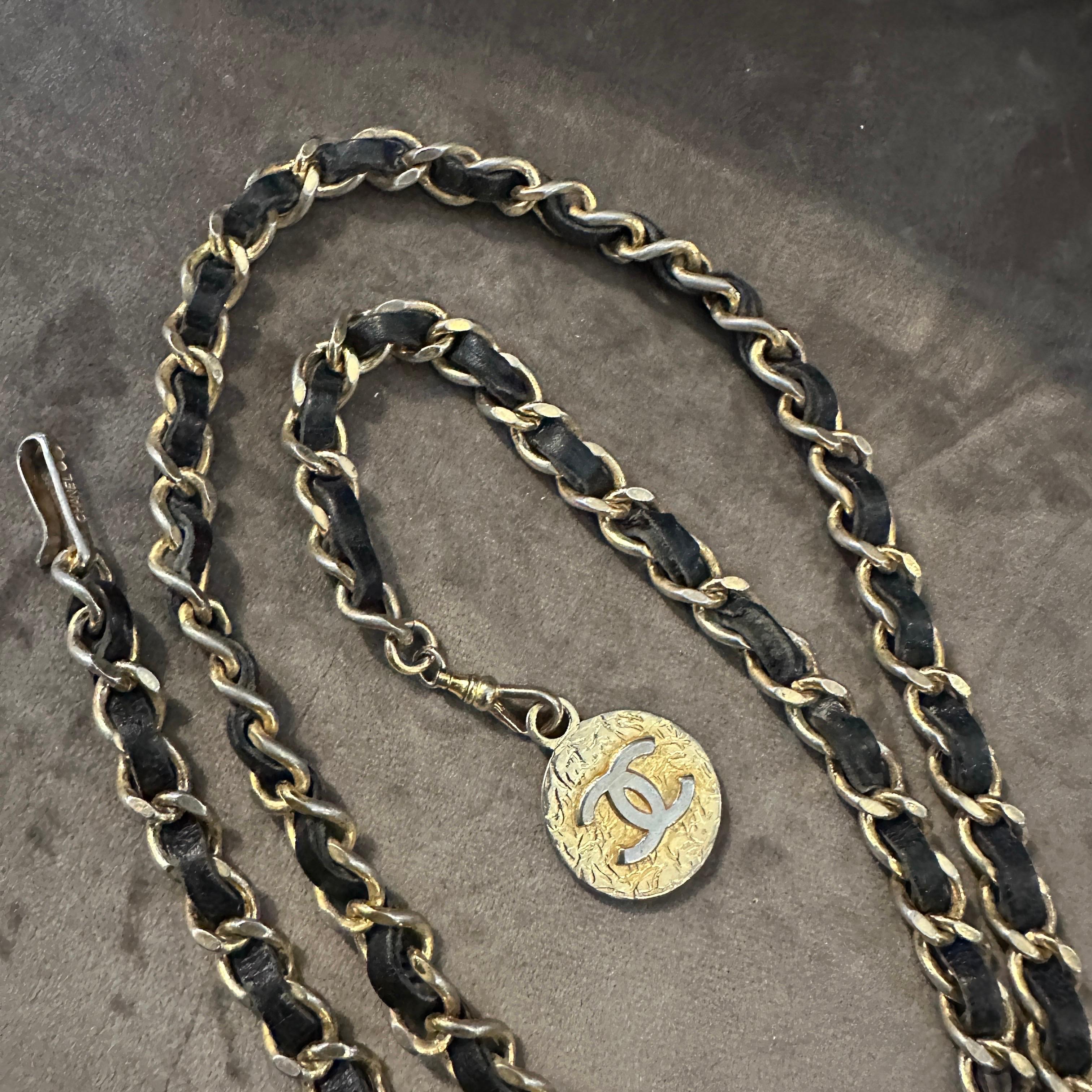 Women's or Men's An Iconic 1990s Leather and Metal Chain Belt by Chanel For Sale