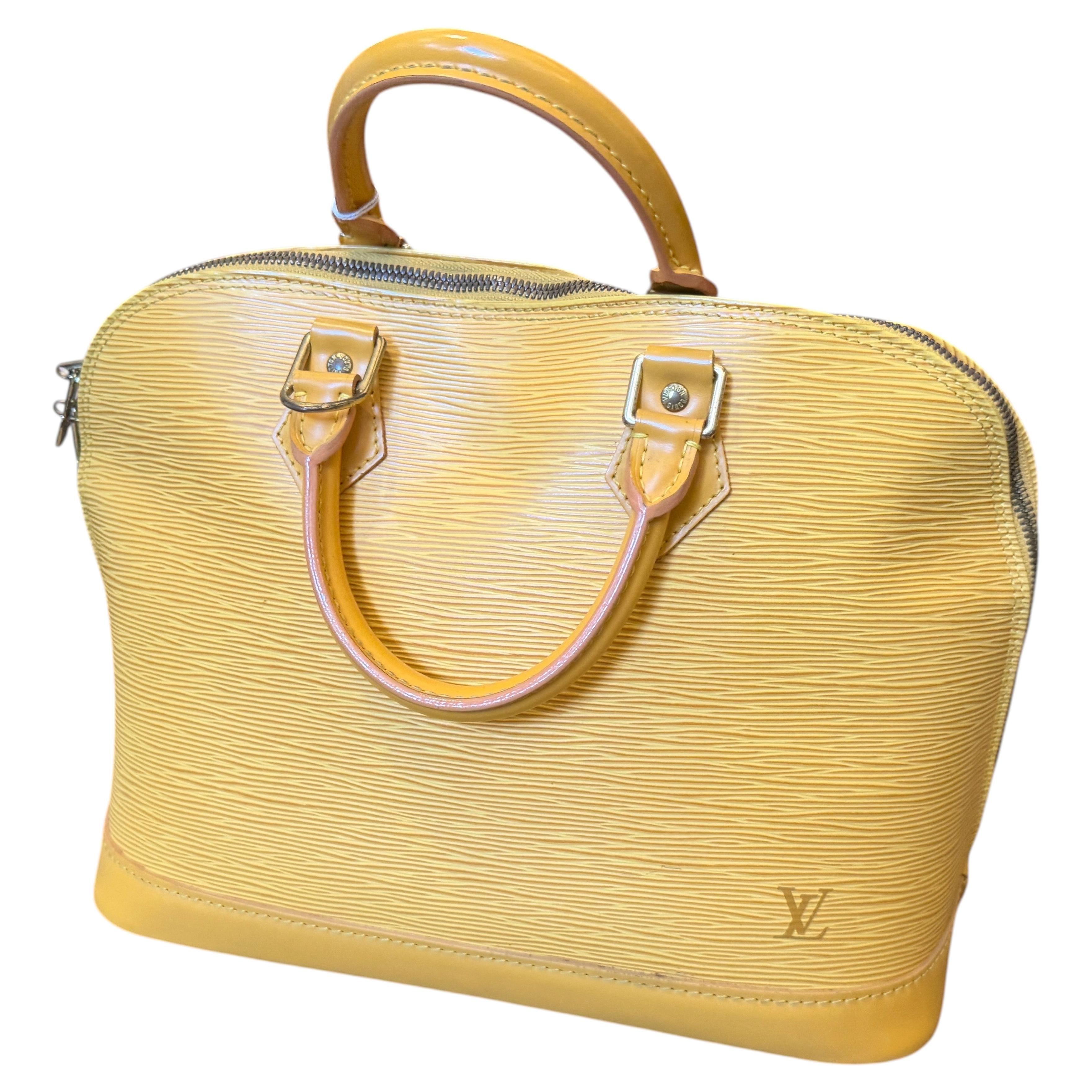 Un bolso icónico Louis Vuitton Alma 2007 de piel epi amarilla en venta
