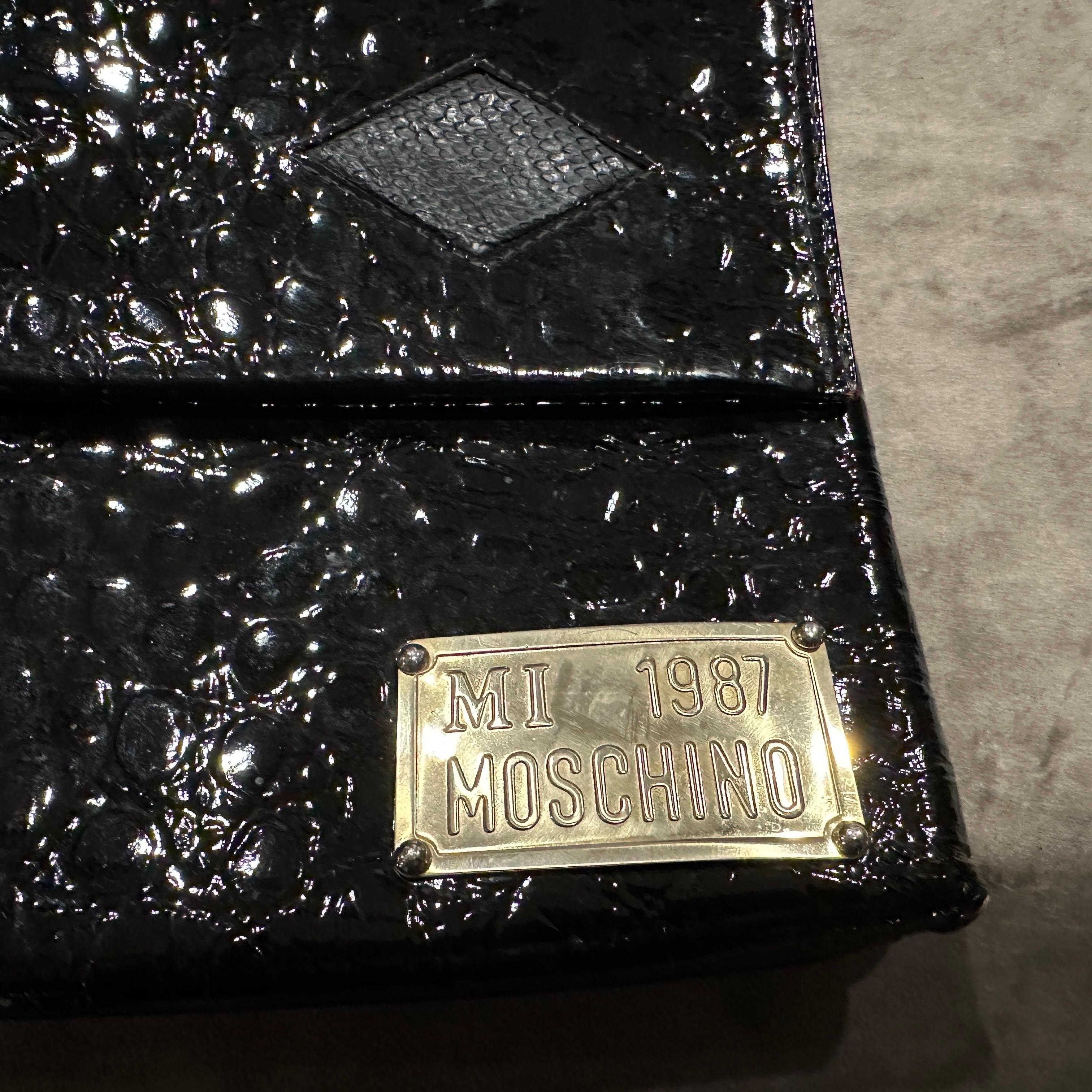 An Iconic Mi 1987 Clutch Bag by Franco Moschino in vendita 7