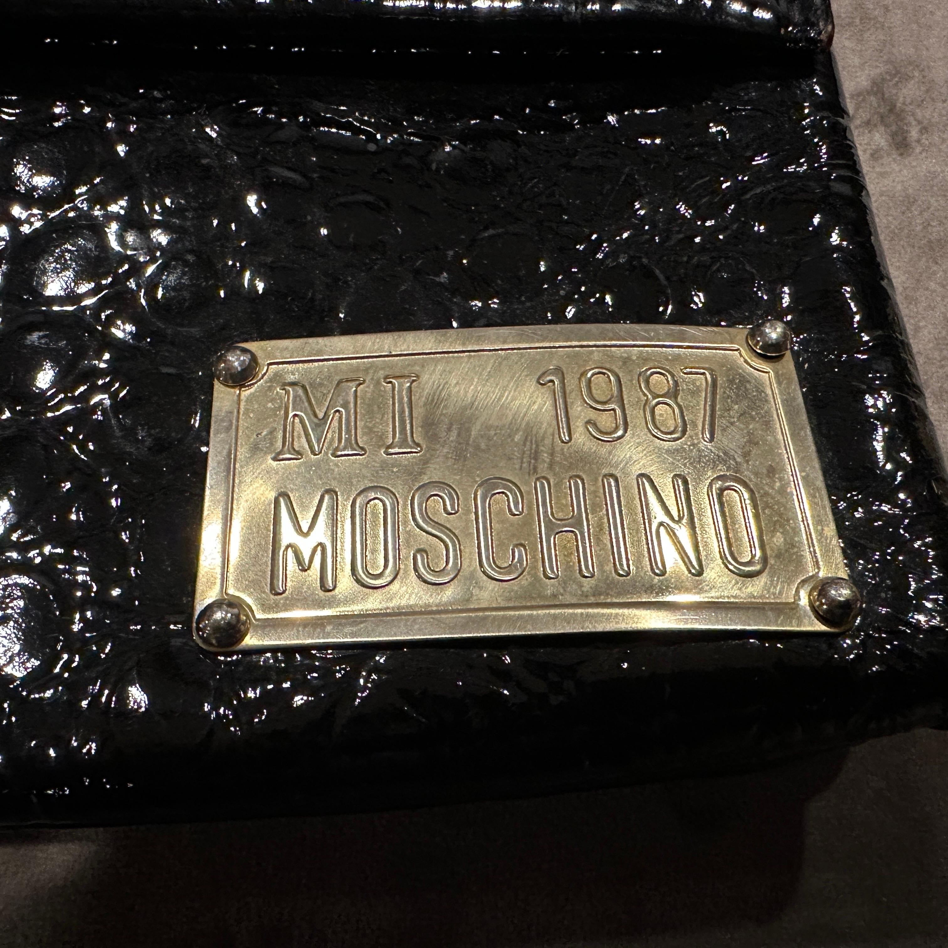 Nero An Iconic Mi 1987 Clutch Bag by Franco Moschino in vendita