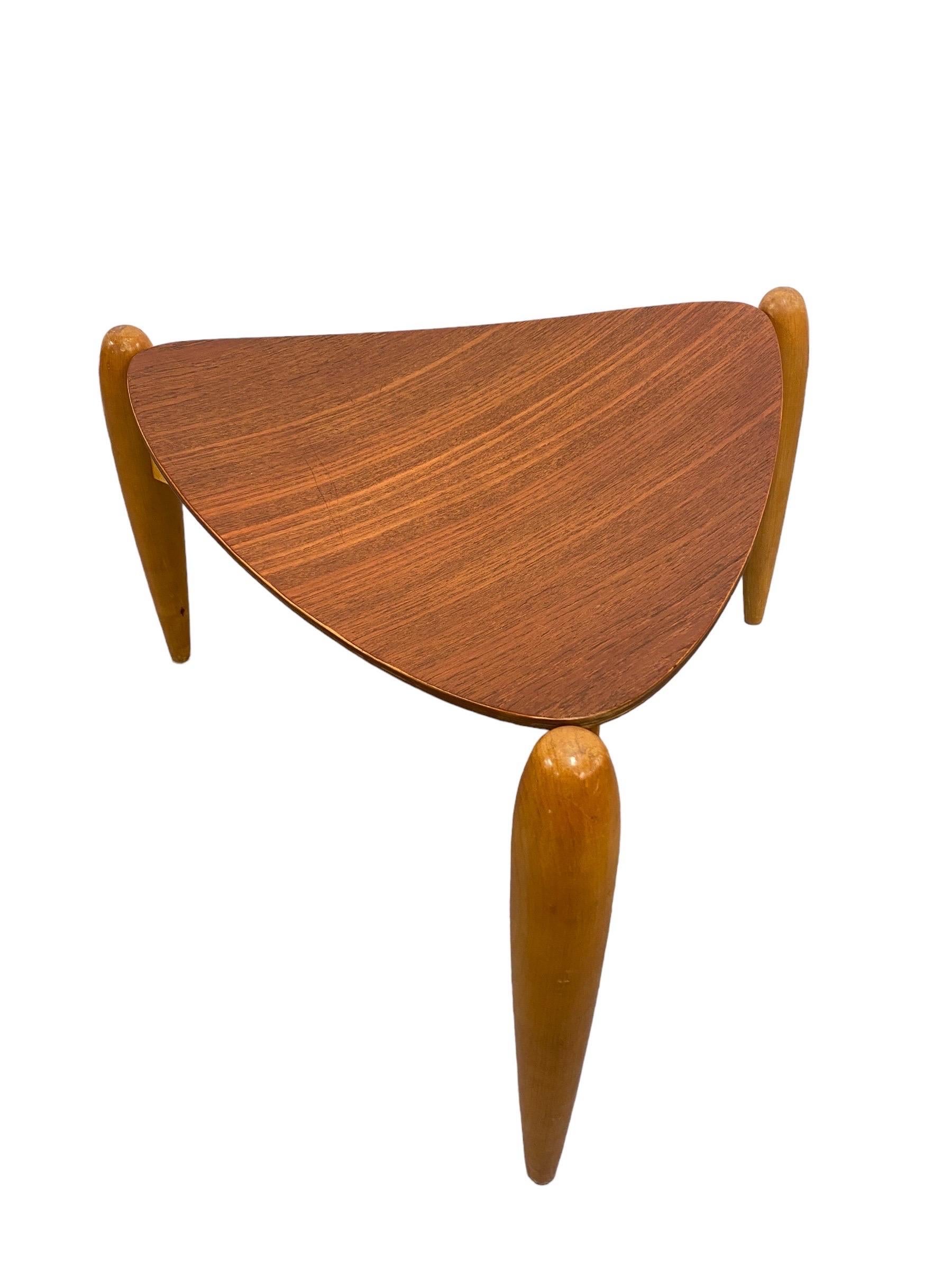 Scandinavo moderno Sgabello Ilmari Tapiovaara con sedile in compensato pressato, Asko 1950s in vendita