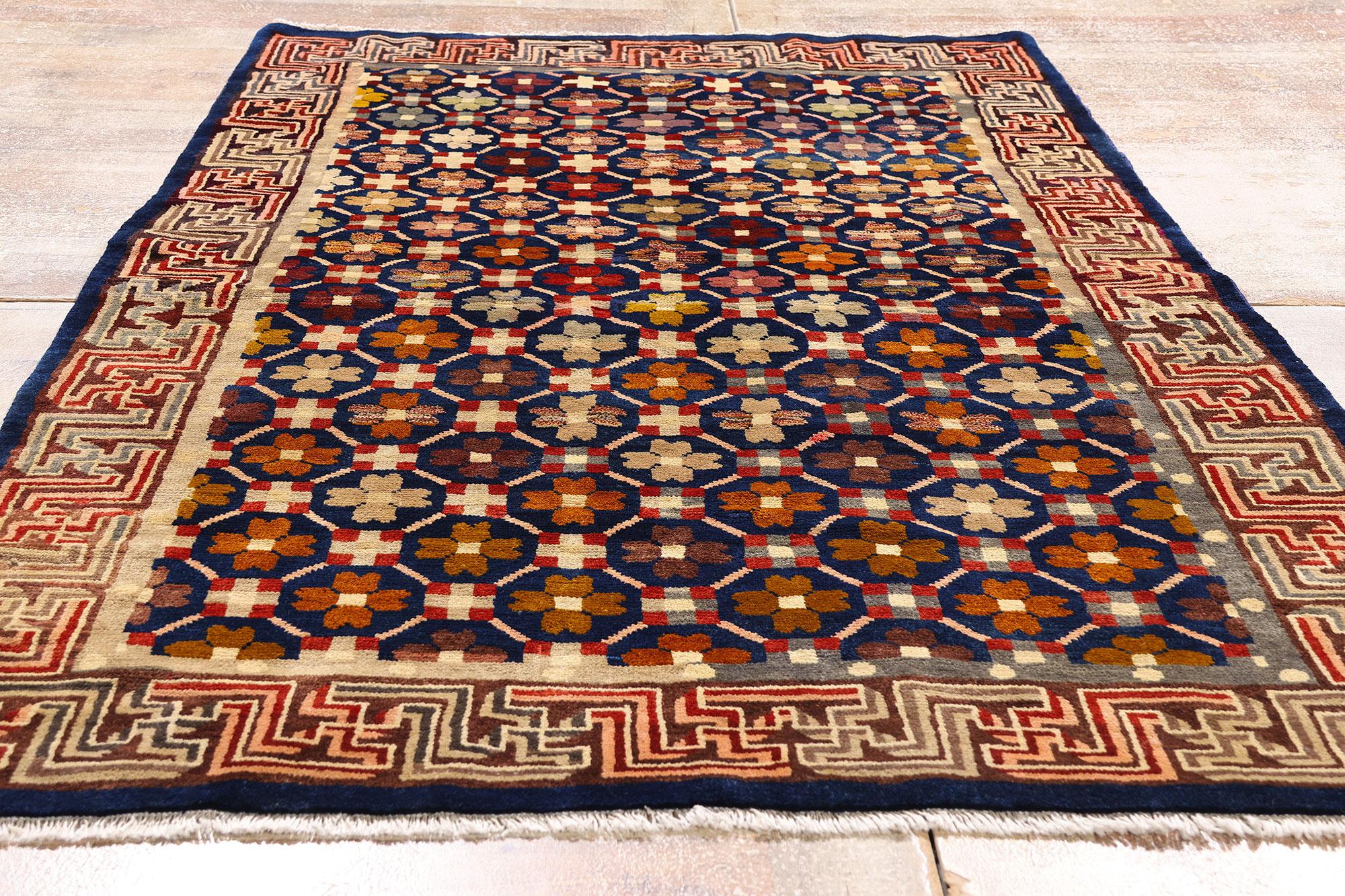 Un fiore di indaco imperiale: Antico capolavoro cinese di Eleganza di corte a Pechino in vendita 1