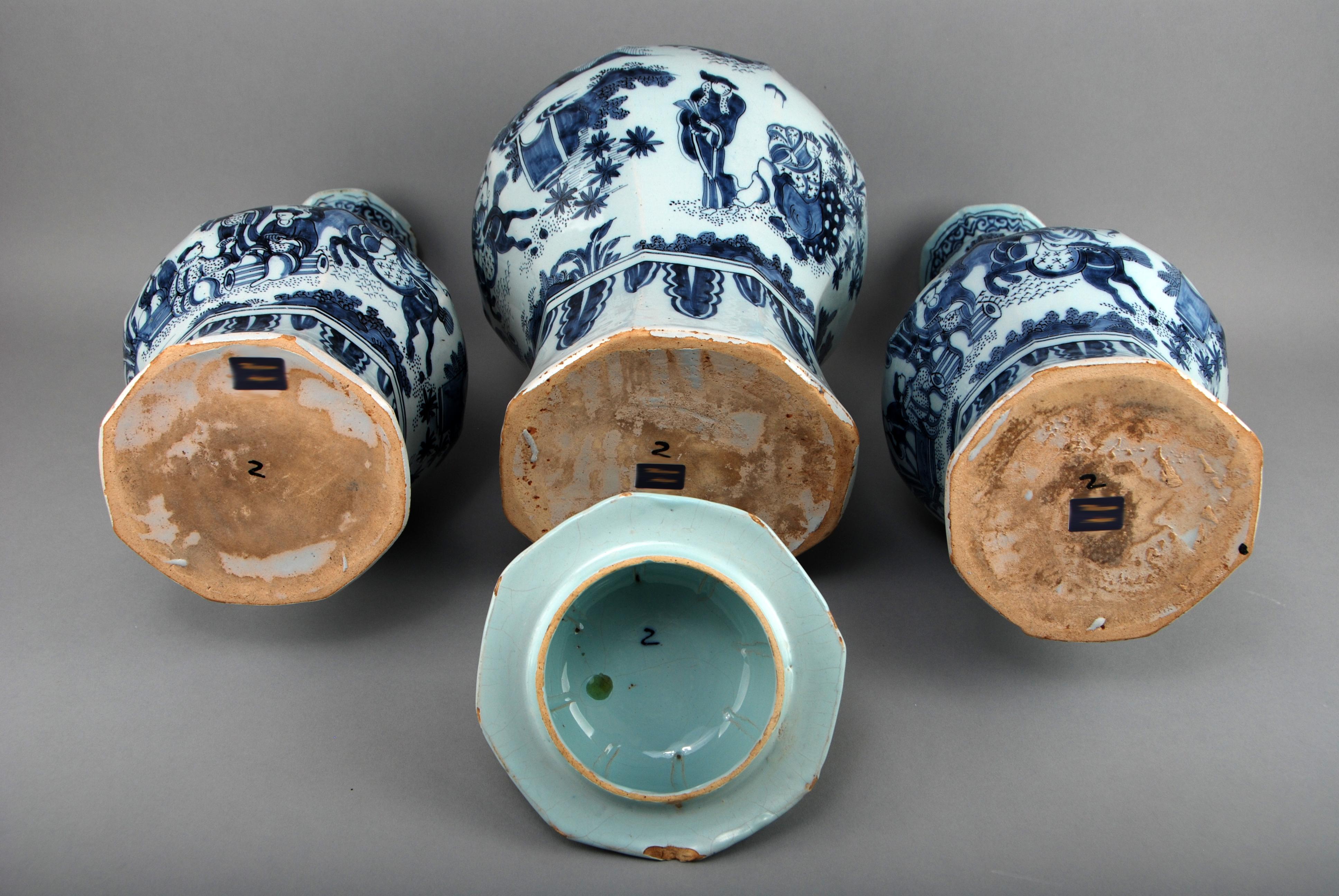 Faience Important 17th Century Delft Chinoiserie Three Piece Garniture For Sale