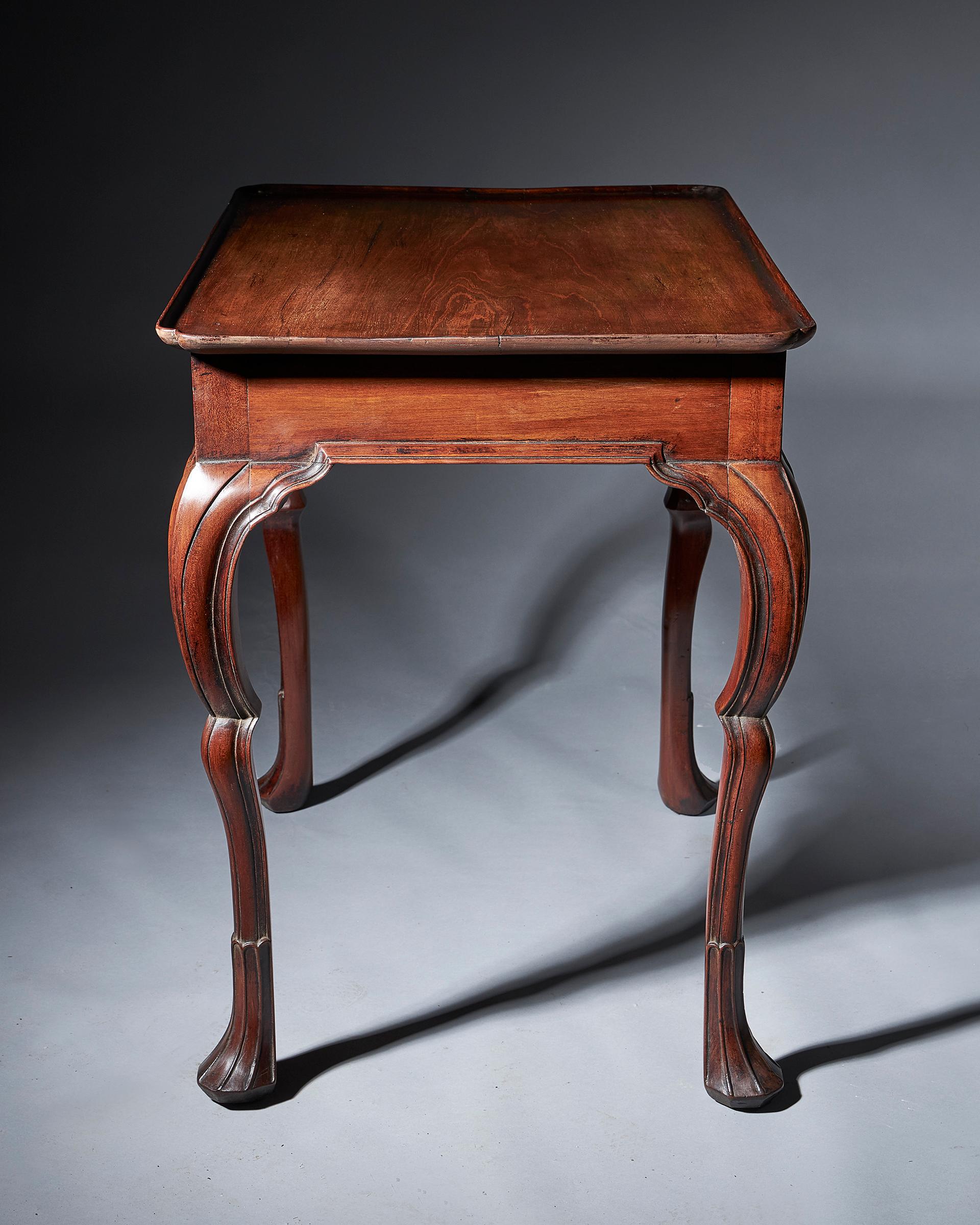 Important 18th Century Mahogany Irish Silver or Tea Table, circa 1740-1760 In Good Condition In Oxfordshire, United Kingdom