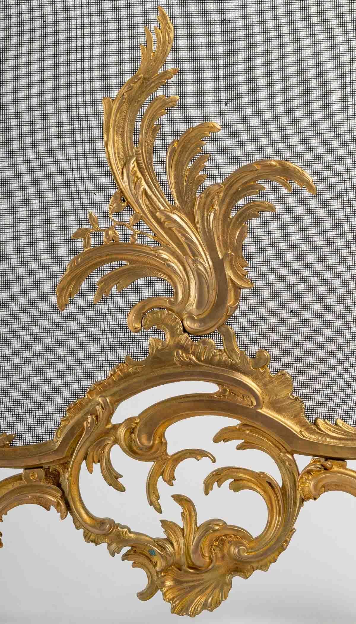 An important 19th century gilt bronze fireback from the Napoleon III period.
Measures: H: 83 cm, W: 72 cm, D: 20 cm.