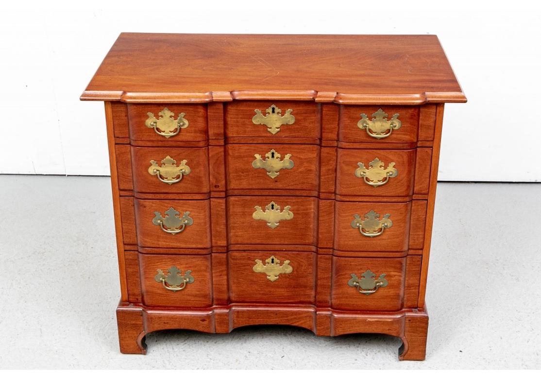 Important Antique Mahogany Block Front Chest of Drawers For Sale 11