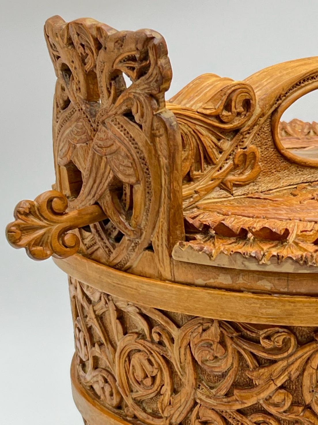 An Important Carved Pine Bucket by Lars Kinsarvik (1846-1925), Norway, c.1900 For Sale 12