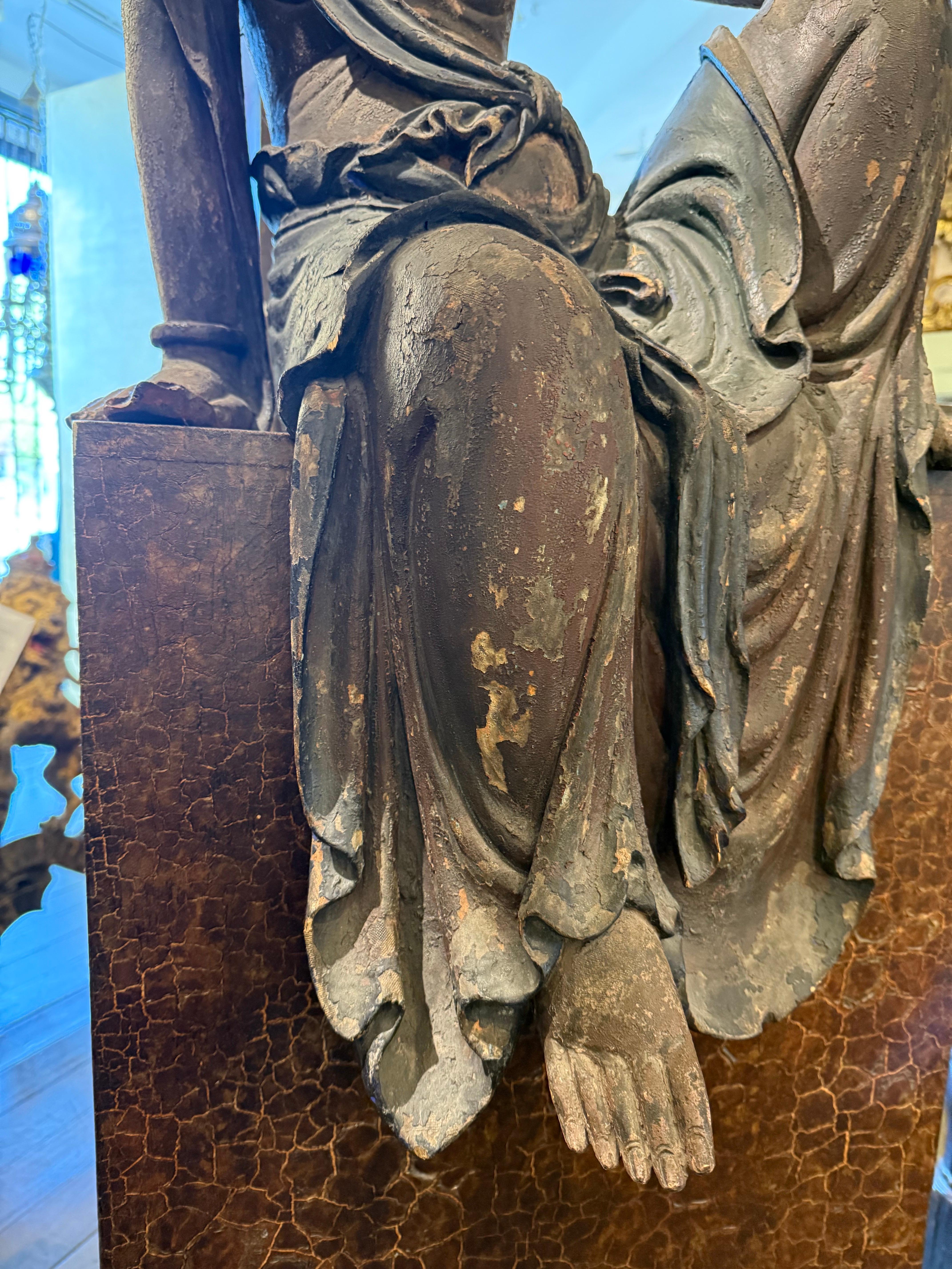 XVIIIe siècle et antérieur Importante figurine chinoise en bois sculpté représentant Guanyin, dynastie Ming, XVIIe siècle en vente