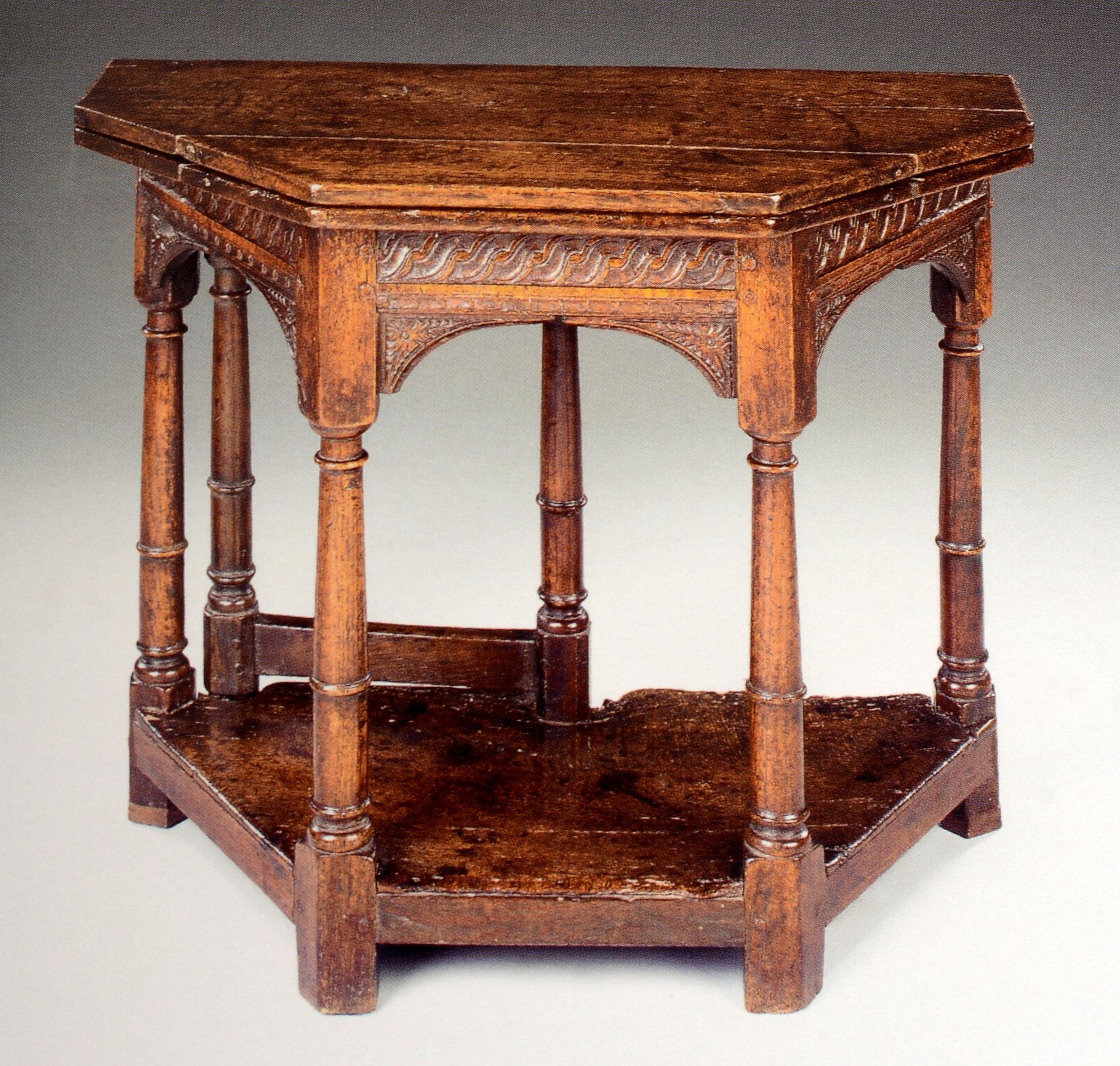 Important Collection of Early Oak Furniture & Metalwork from the Manor House For Sale 5