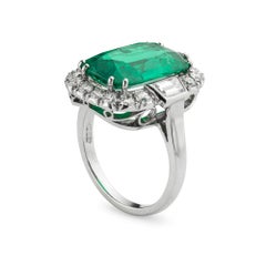 An important Colombian emerald and diamond cluster ring