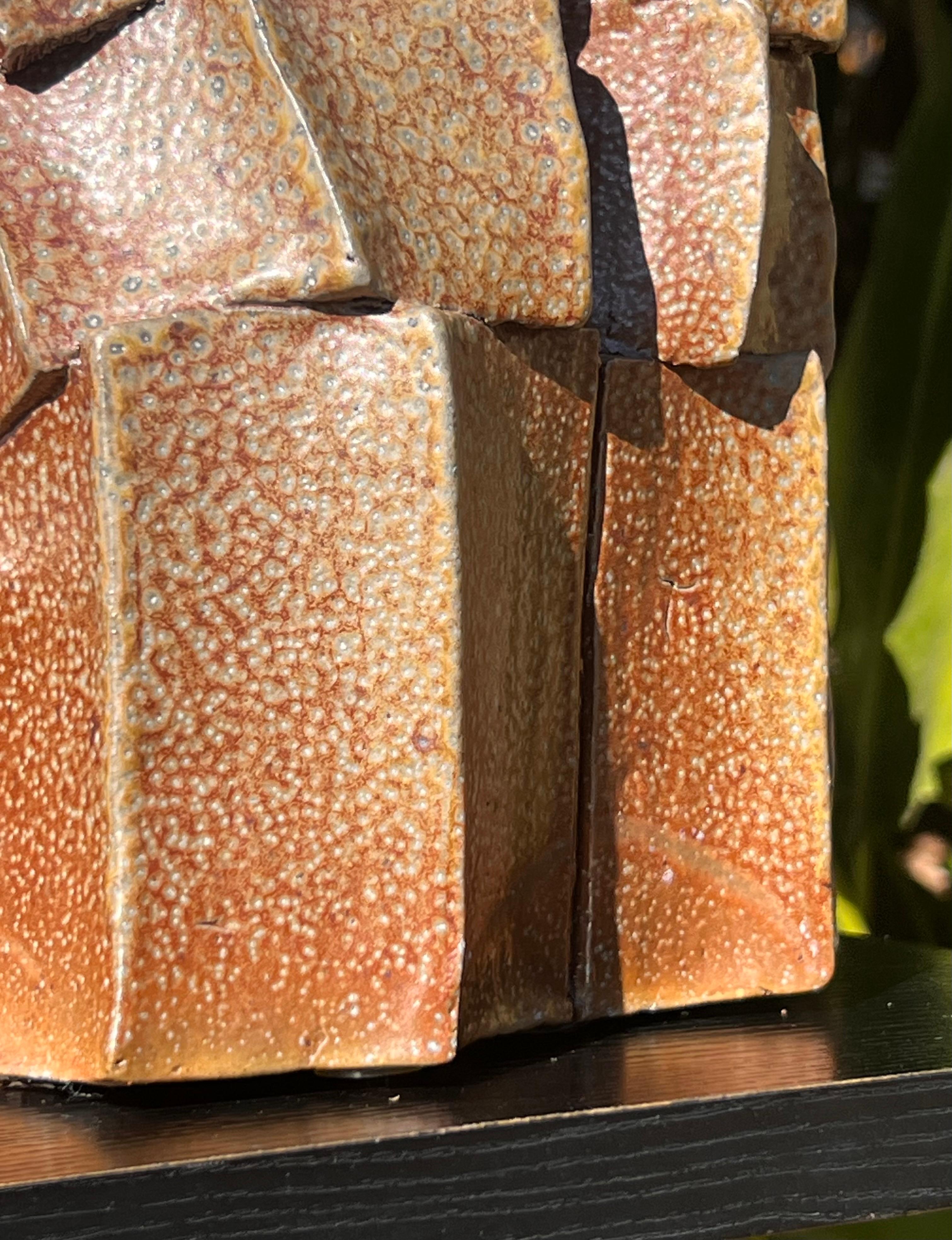 Importante torso masculino de cerámica cubista deconstruida, firmado por el artista, s. XX. en venta 5