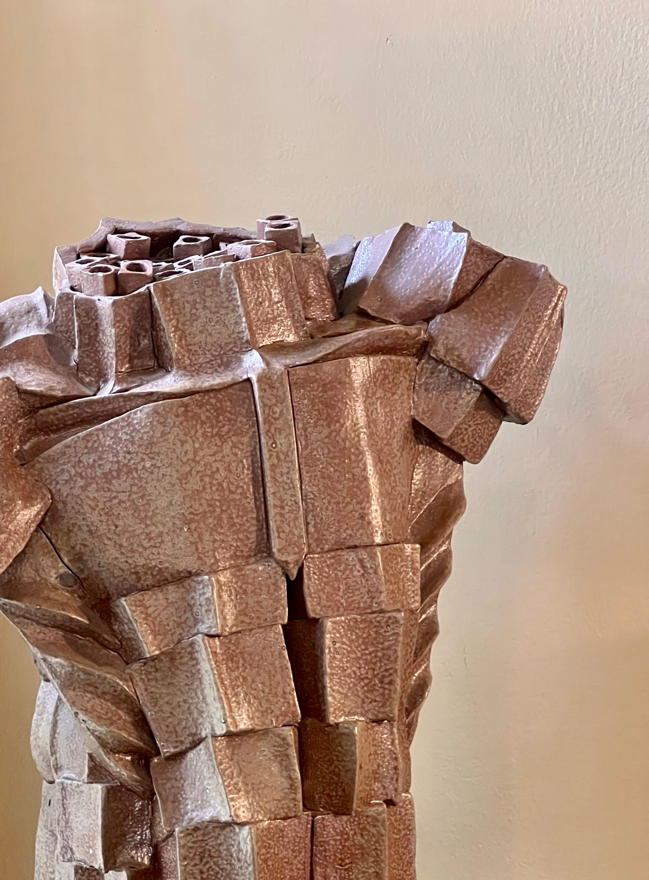 Importante torso masculino de cerámica cubista deconstruida, firmado por el artista, s. XX. en venta 9