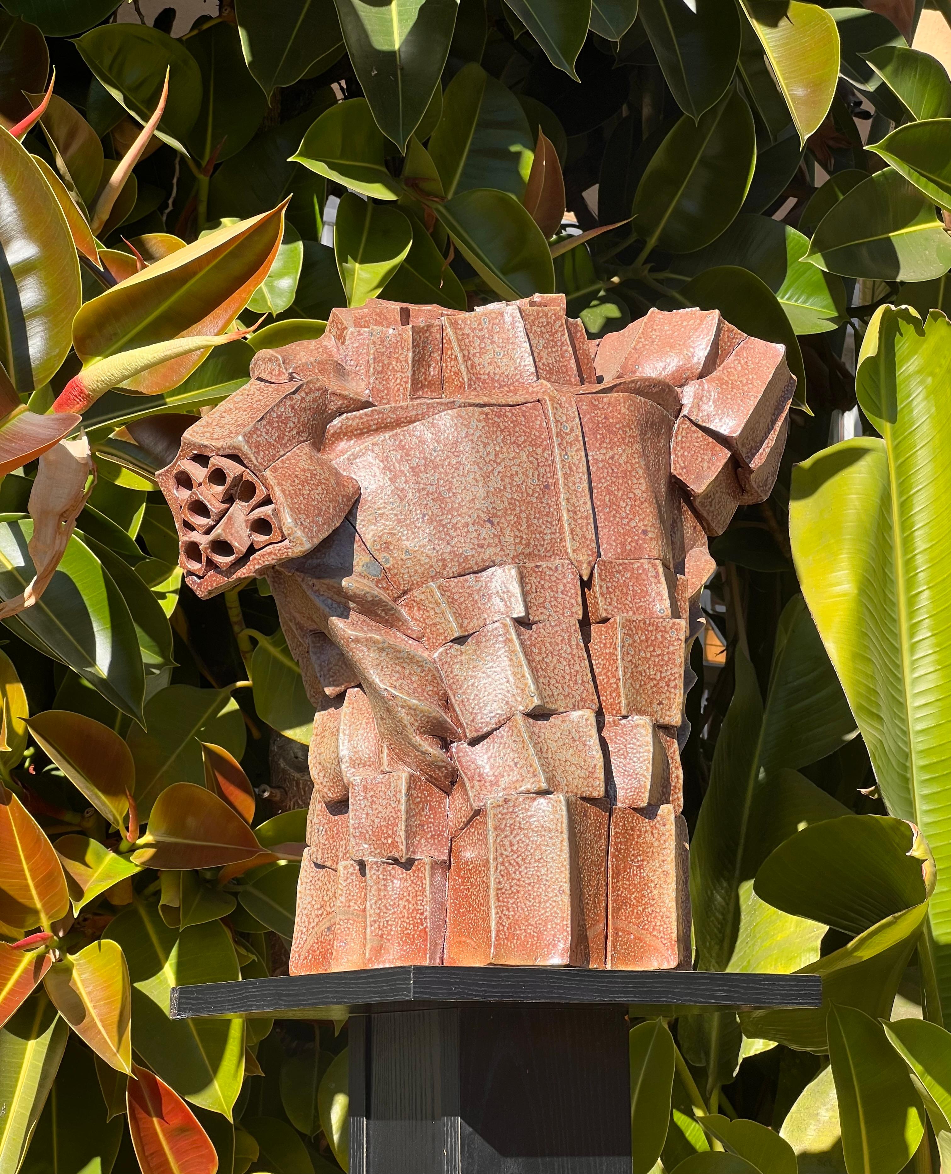 Importante torso masculino de cerámica cubista deconstruida, firmado por el artista, s. XX. Posmoderno en venta