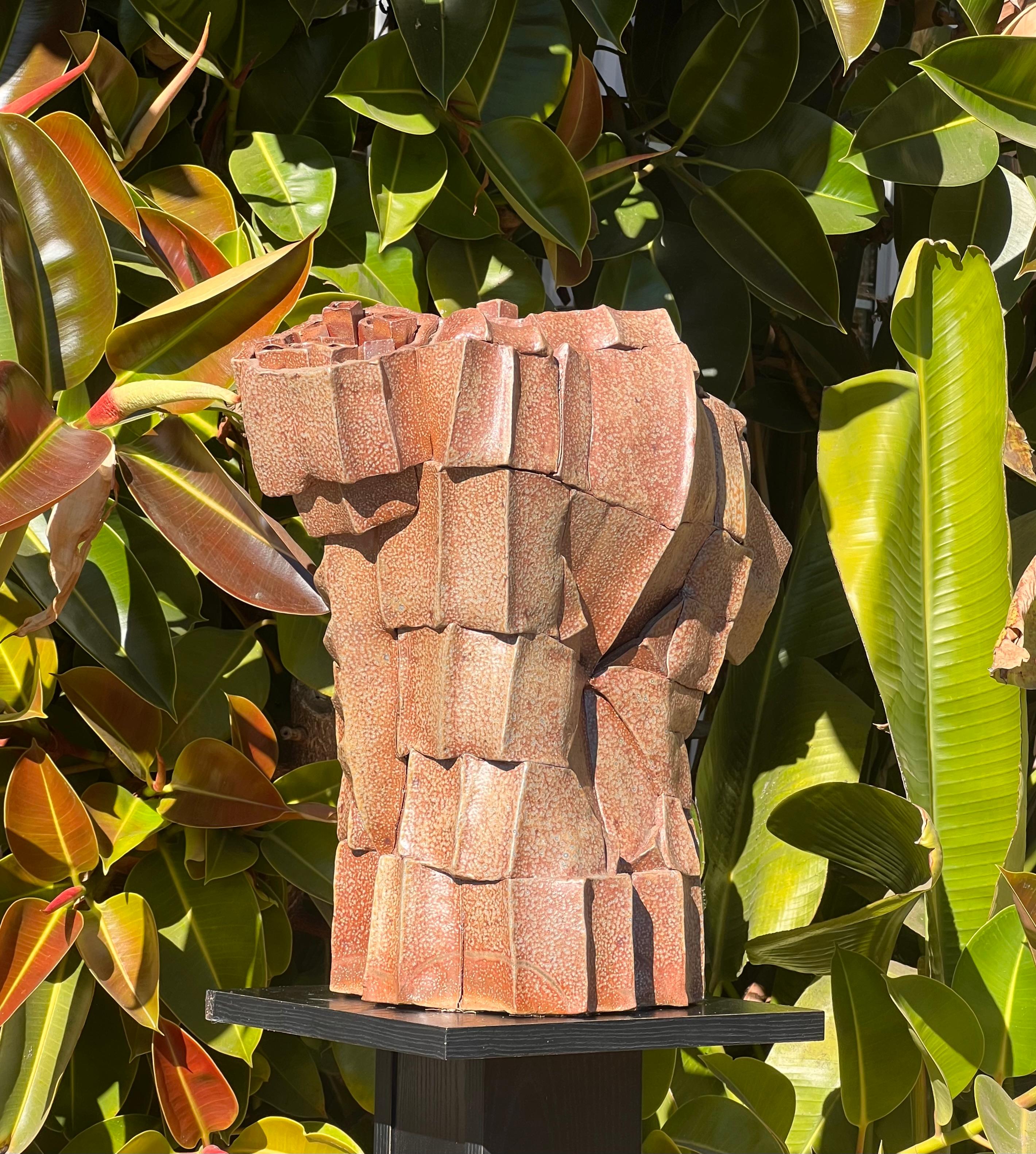 Importante torso masculino de cerámica cubista deconstruida, firmado por el artista, s. XX. Cerámico en venta