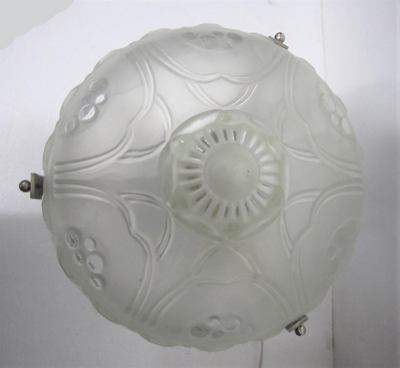 Sabino, bedeutende französische Art-Déco-Tischlampe aus gehämmertem Eisen und mattiertem Kunstglas, Art déco im Angebot 5