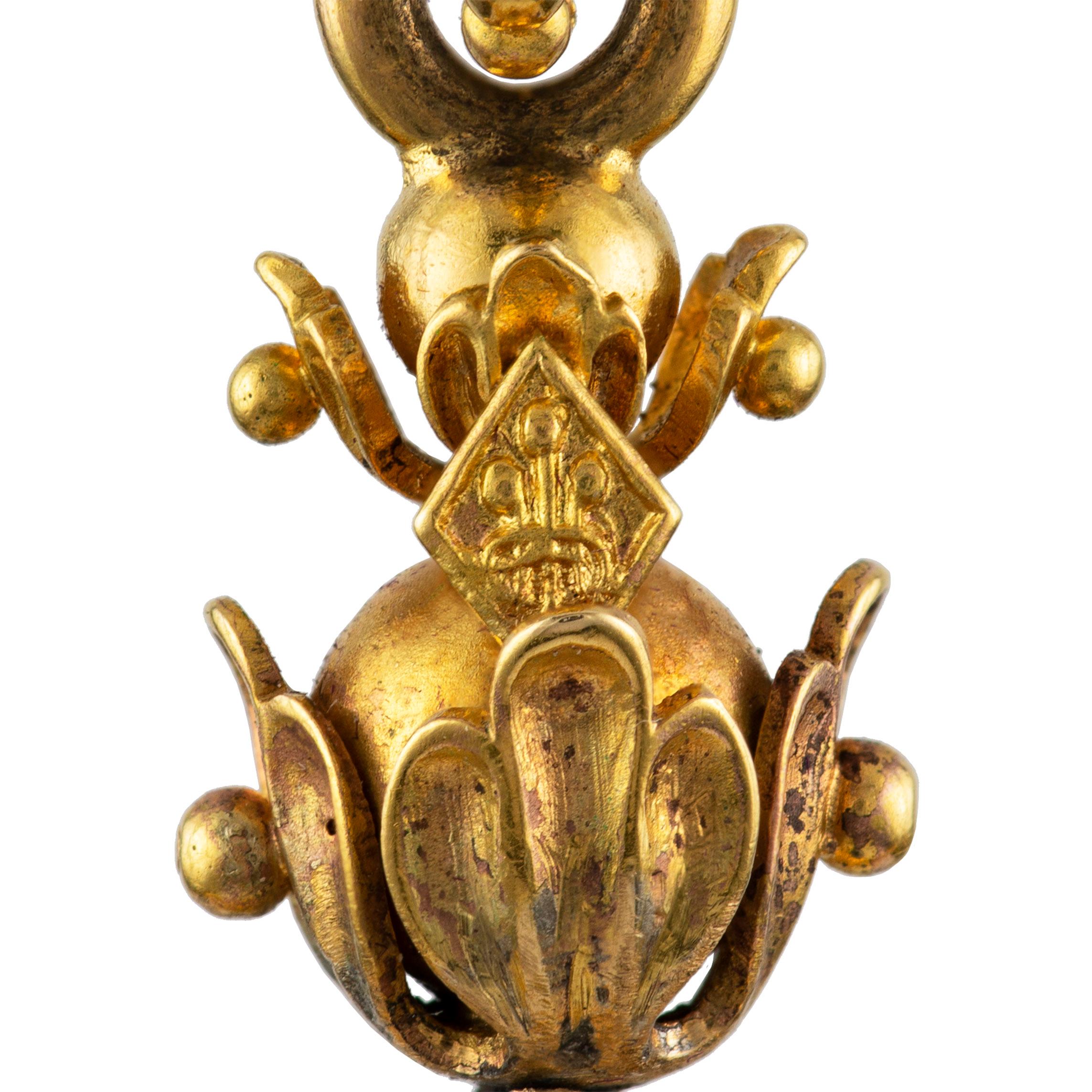 Néo-Renaissance Une importante croix en or et saphir de Robert Phillips en vente