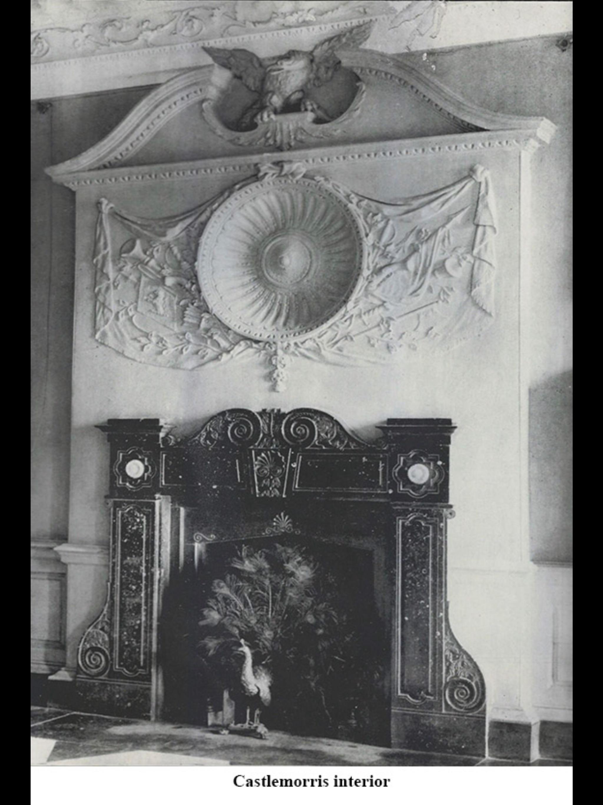 Una importante chimenea irlandesa de Jorge II, de mármol fósil negro de Kilkenny en venta 1