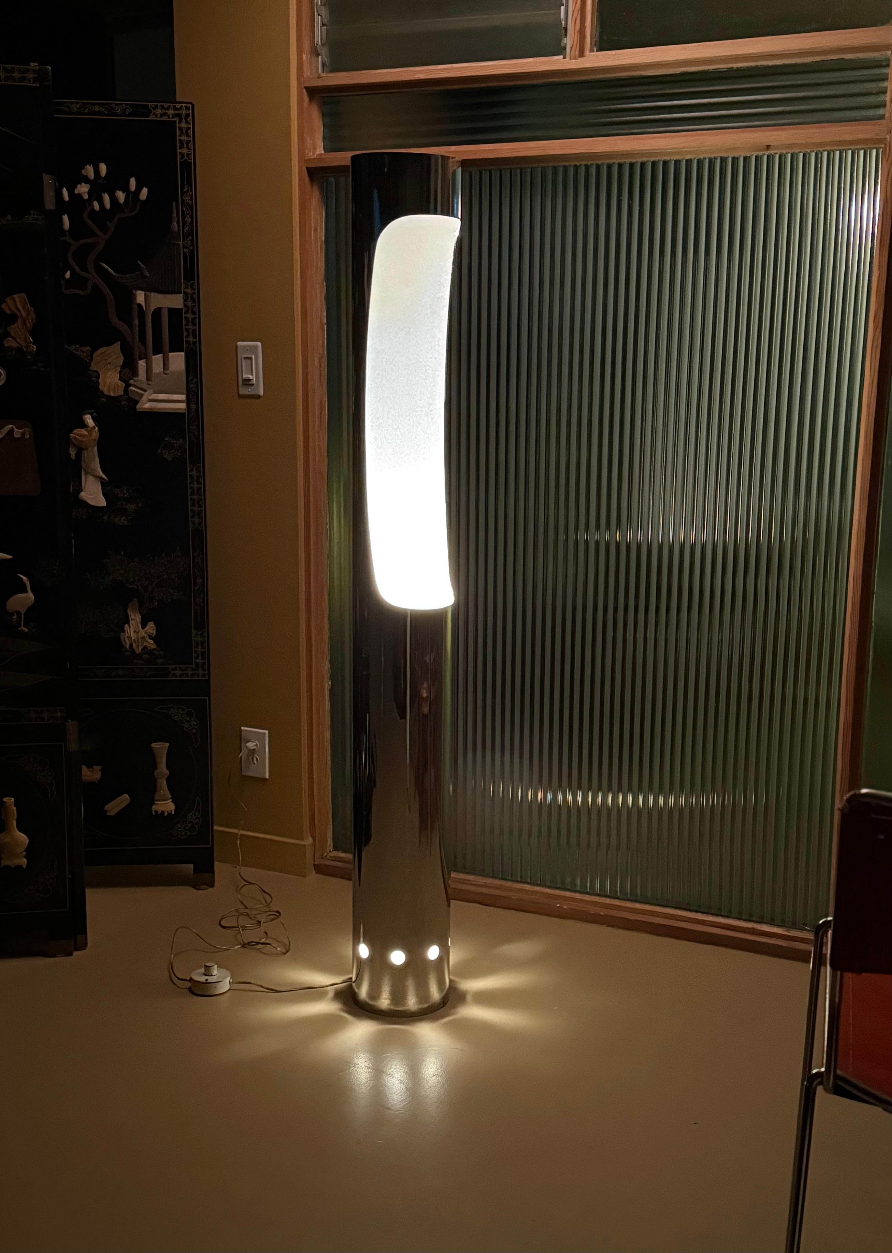 Important lampadaire à colonne chromée du milieu du siècle, vers 1970 en vente 13