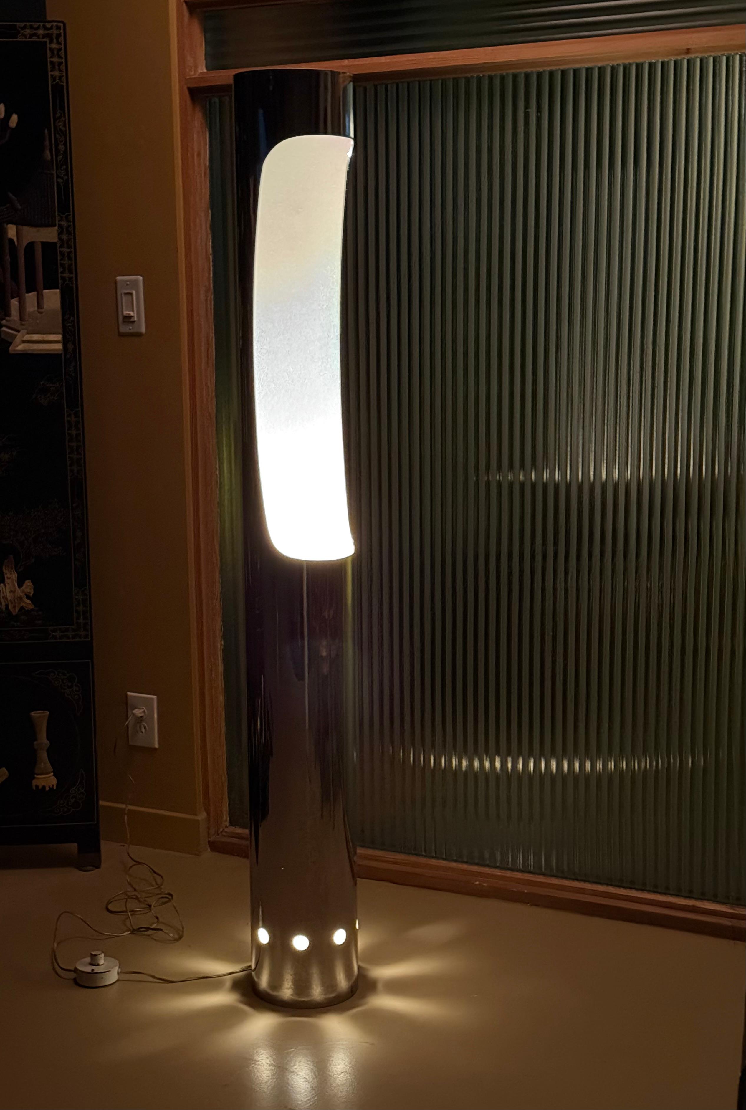 Important lampadaire à colonne chromée du milieu du siècle, vers 1970 en vente 2