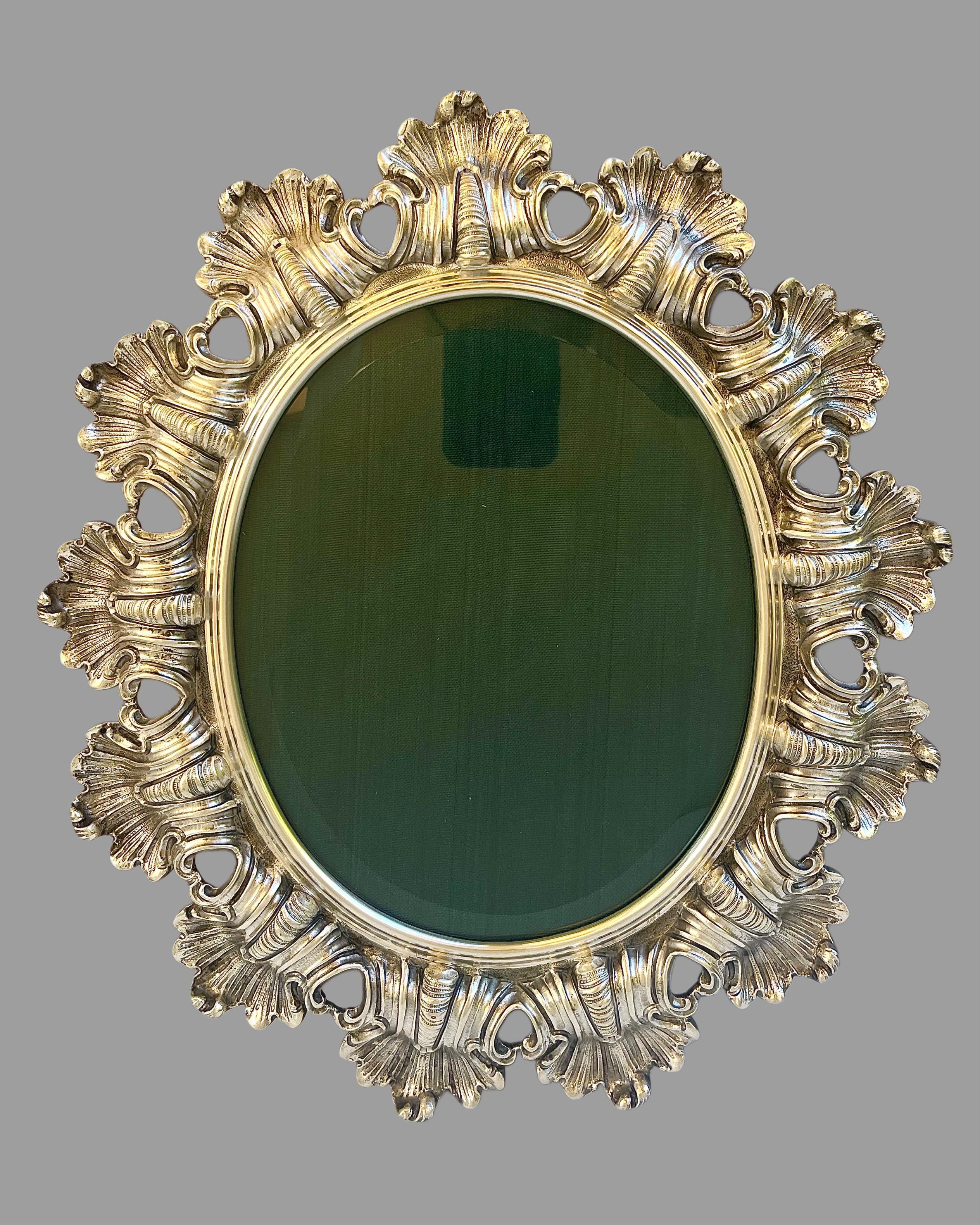 An important large Italian sterling silver picture frame by Buccellati, 20th c. For Sale 10