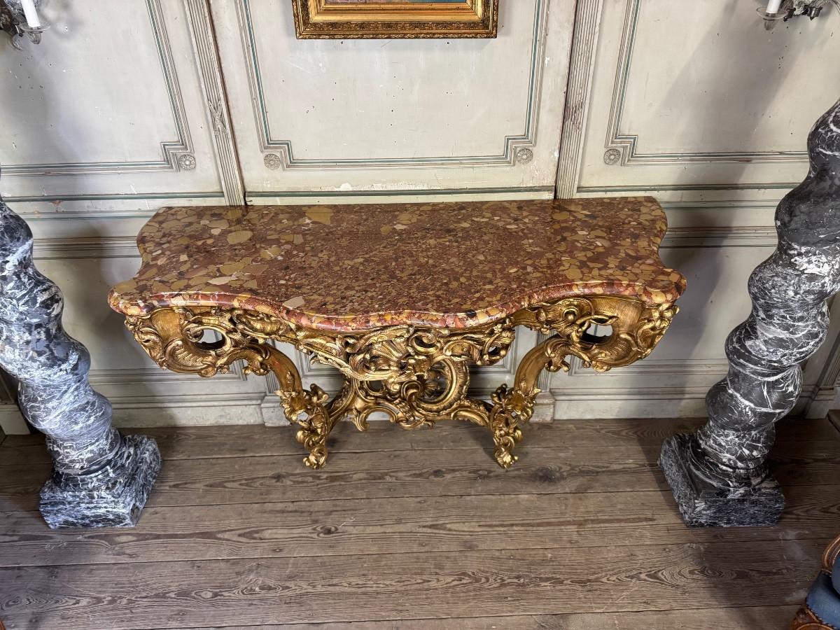An important Louis XV carved and gilded wood and Breche d'Alep marble console ta For Sale 5