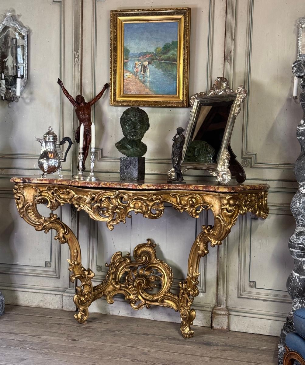 An important Louis XV carved and gilded wood and Breche d'Alep marble console ta For Sale 7