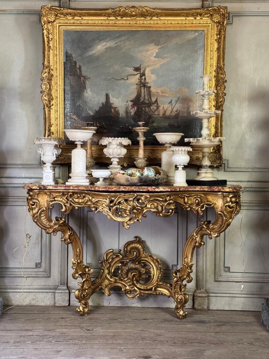 An important Louis XV carved and gilded wood and Breche d'Alep marble console ta For Sale 2