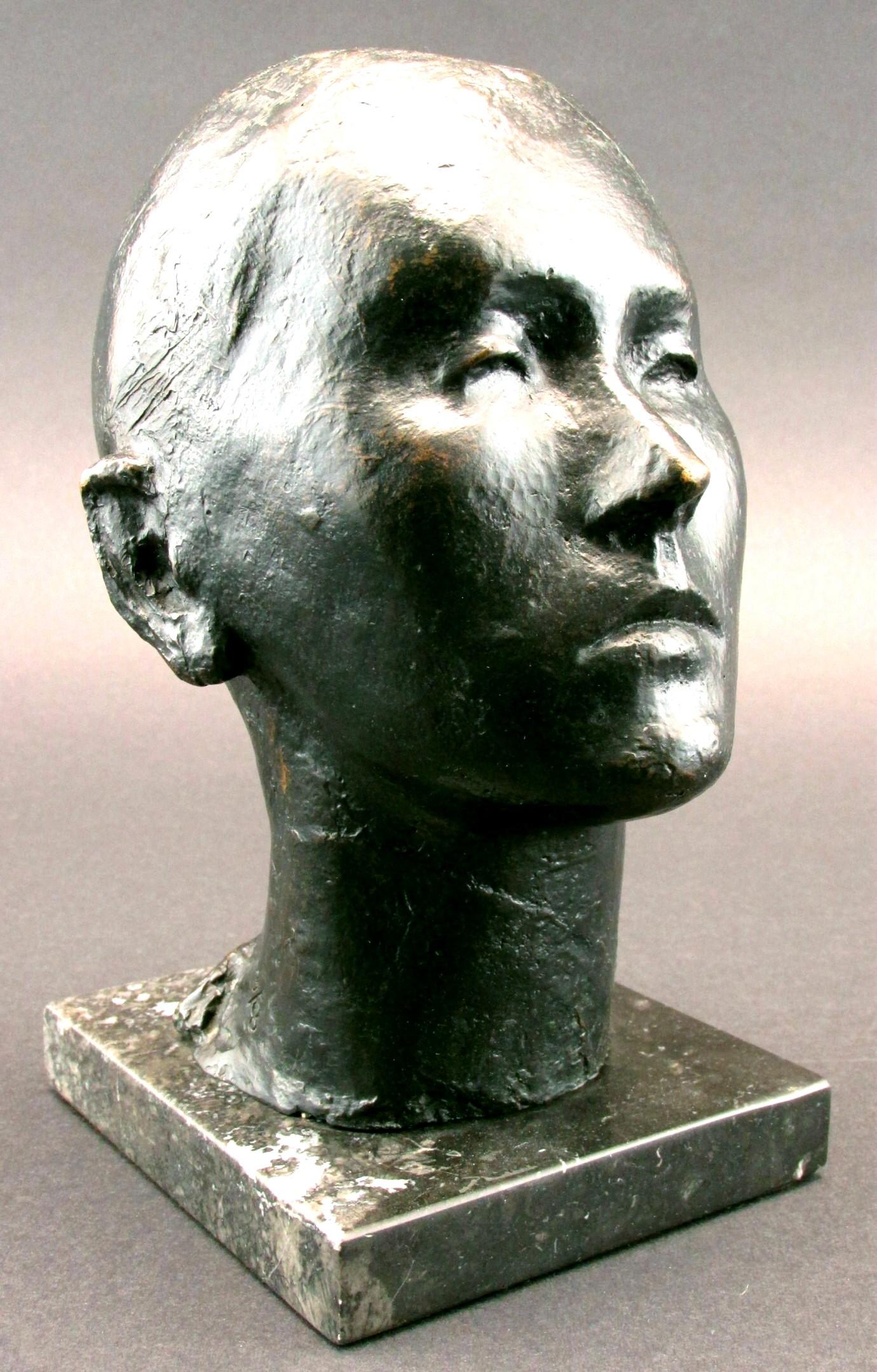 A very fine limited edition modernist bronze bust by noted Spanish artist Pedro Pruna O'Cerans, impressed with limited edition number 3 of 8, together with the artists signature, and Bechini Foundry marks. 
Exhibiting a fine black patina overall and