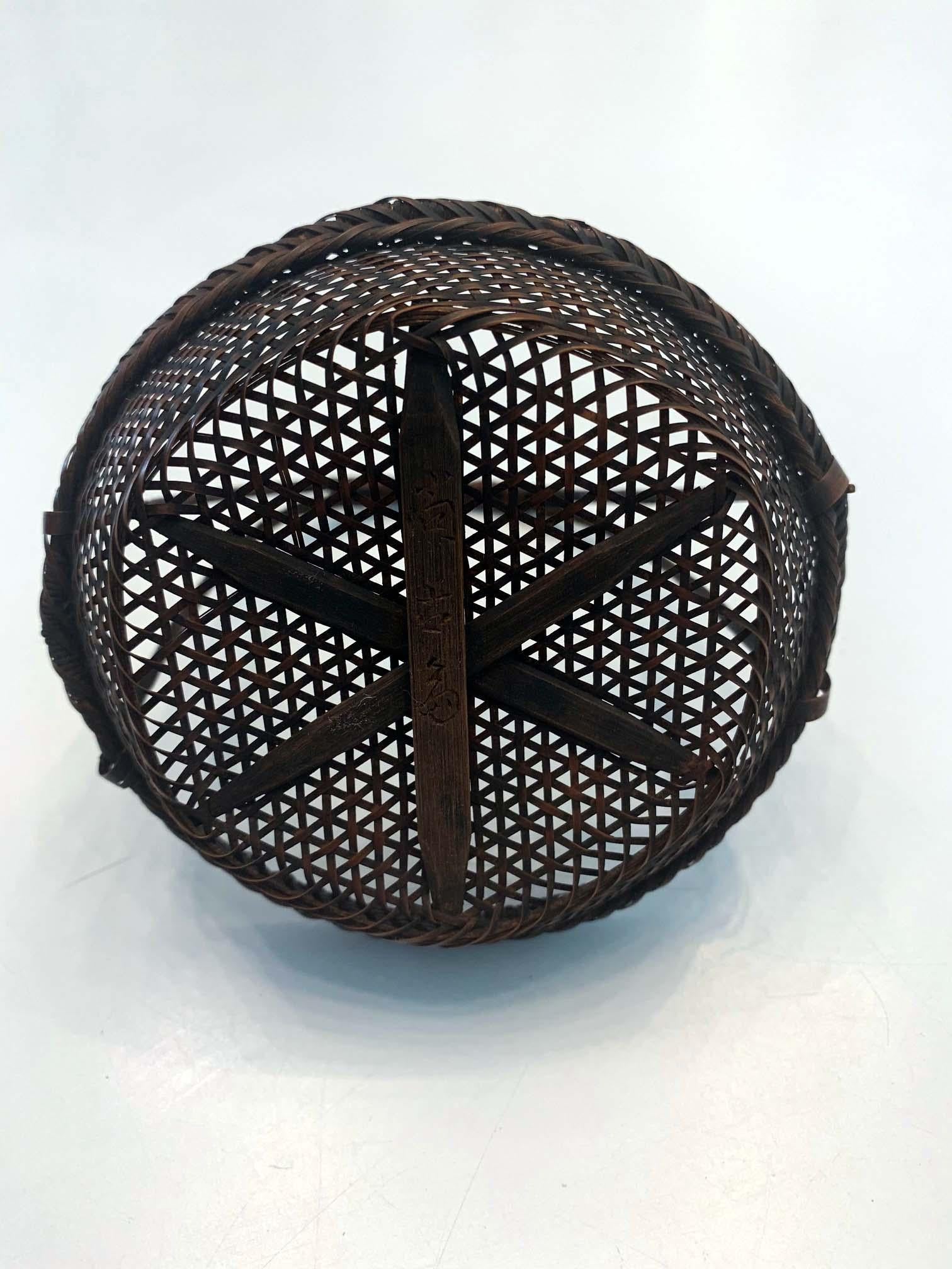 Important Miniature Japanese Bamboo Basket by Hayakawa Shokosai I For Sale 5