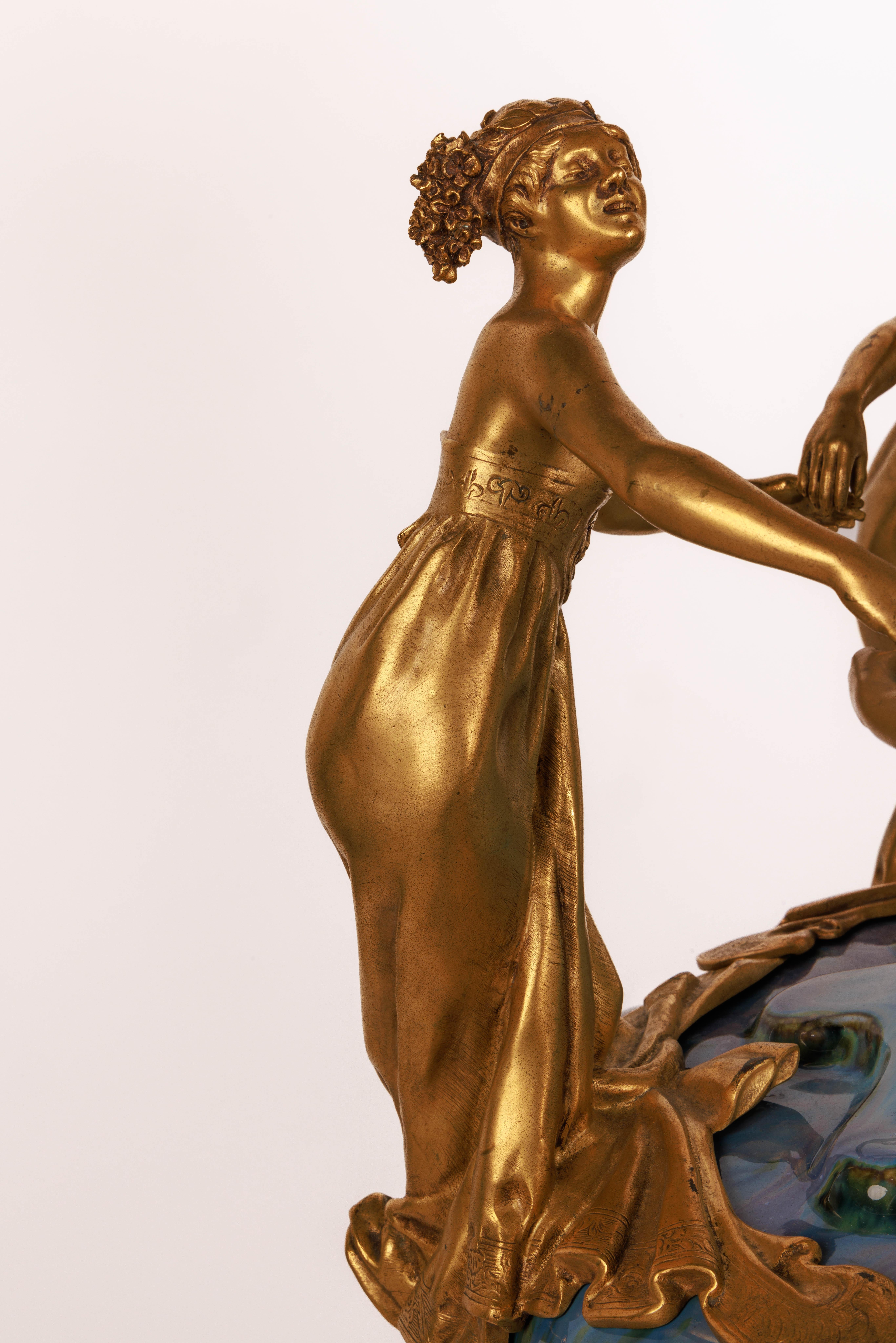 Important vase monumental en céramique Art Nouveau monté en bronze doré « Exhibition »  en vente 4