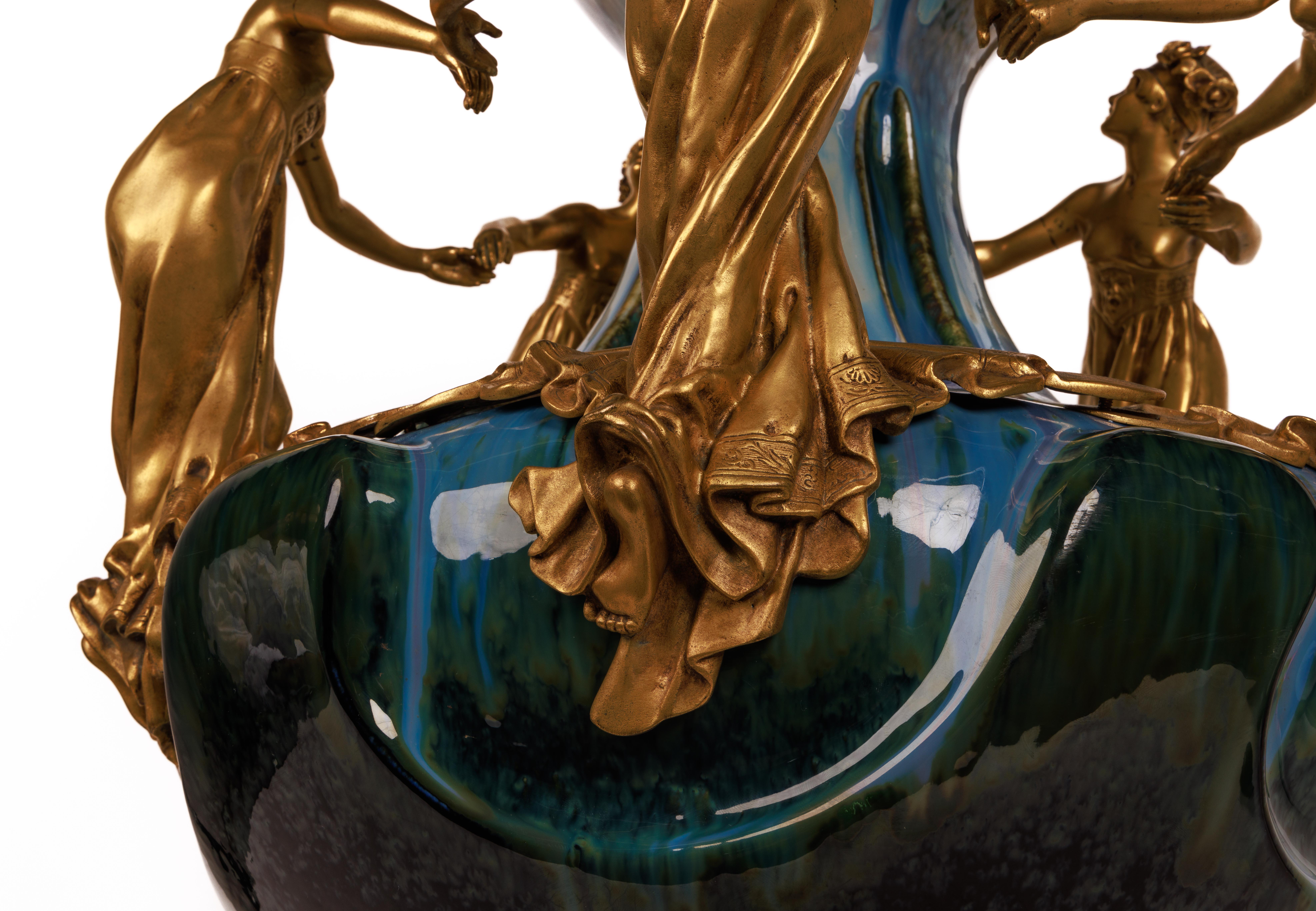 Important vase monumental en céramique Art Nouveau monté en bronze doré « Exhibition »  en vente 7