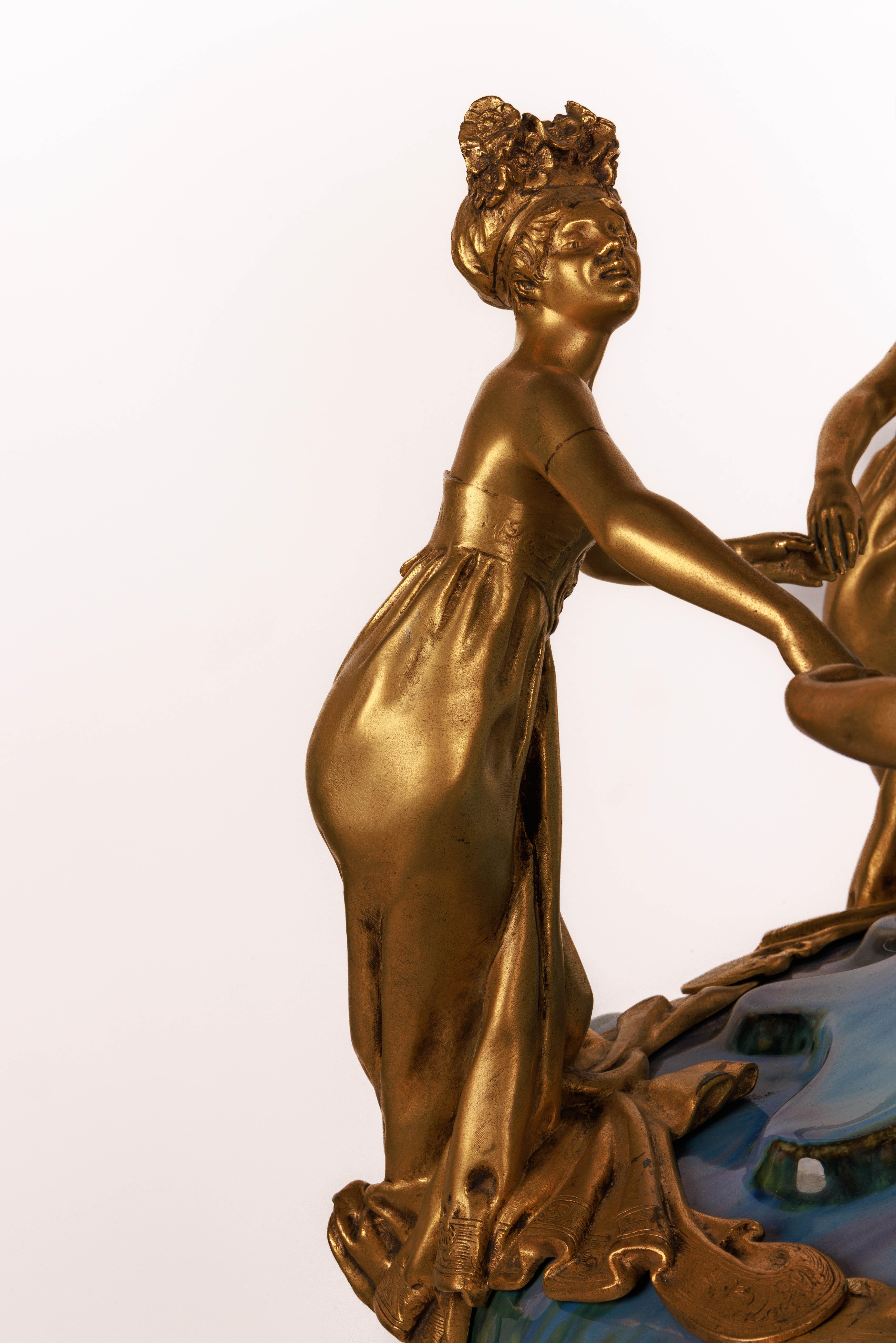 Important vase monumental en céramique Art Nouveau monté en bronze doré « Exhibition »  en vente 3