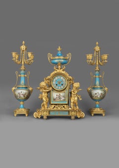 Importante guarnición de reloj de bronce dorado y porcelana de Napoleón III, hacia 1870