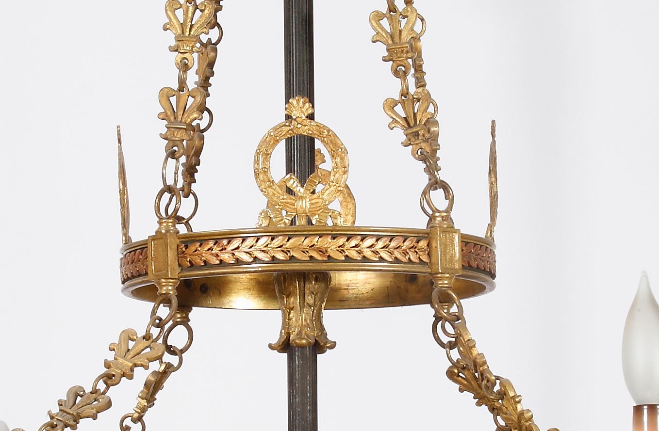 bedeutender achtflammiger Kronleuchter im neoklassischen Stil (19. Jahrhundert) im Angebot