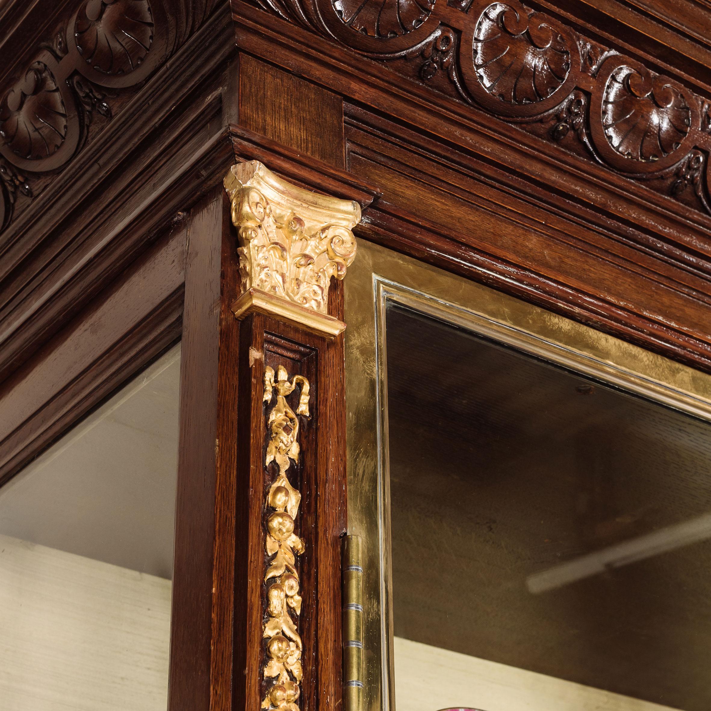 Importante Vitrina Grande de Cuatro Puertas de Roble, Madera Dorada y Bronce, circa 1870 en venta 2