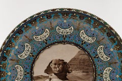 Importante assiette en argent et émail du palais ottoman Yildiz, Sphinx d'Égypte