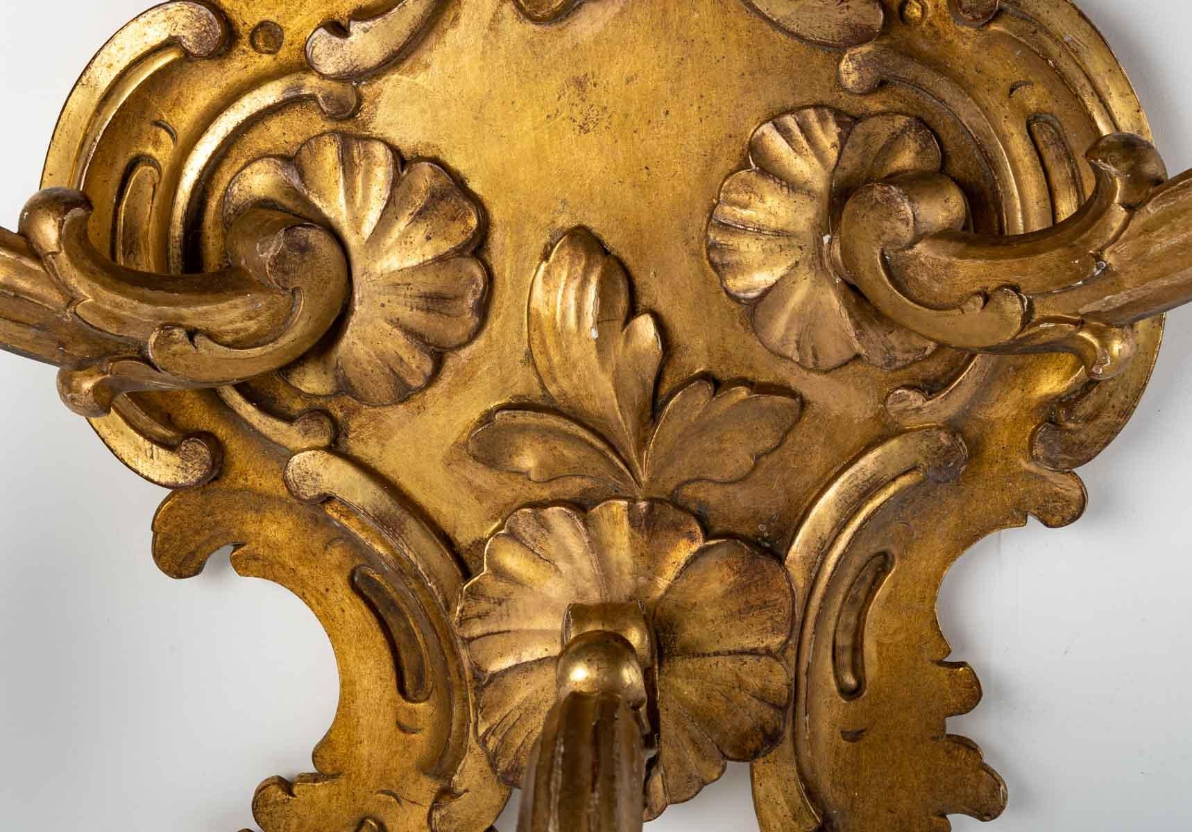 Wandleuchten aus vergoldetem Holz, 19. Jahrhundert, Paar (Europäisch) im Angebot